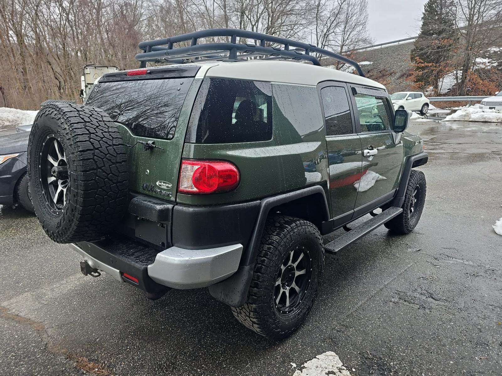 Toyota FJ Cruiser w/Rear Doors снимка Toyota FJ Cruiser w/Rear Doors
