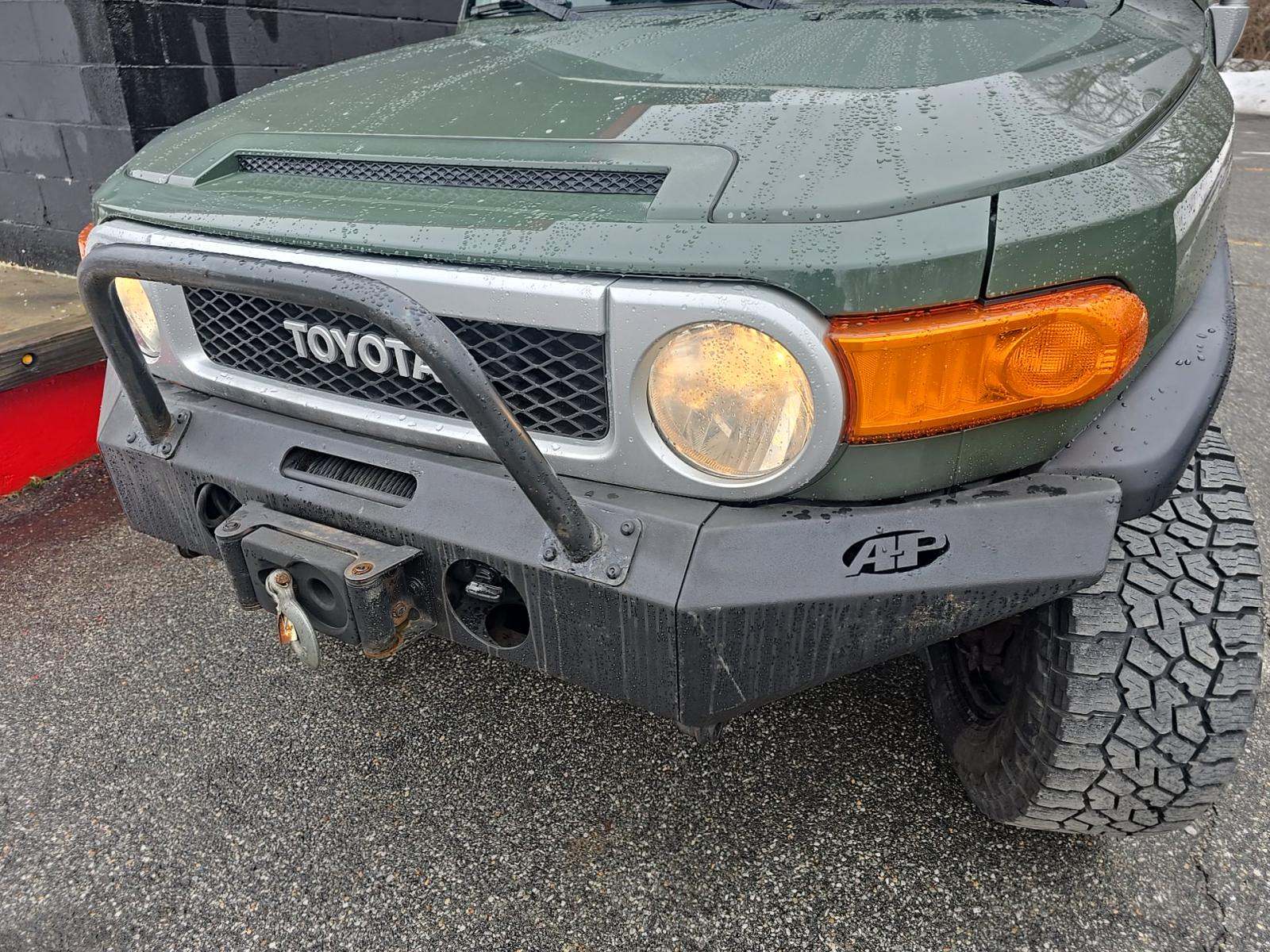 Toyota FJ Cruiser w/Rear Doors снимка Toyota FJ Cruiser w/Rear Doors