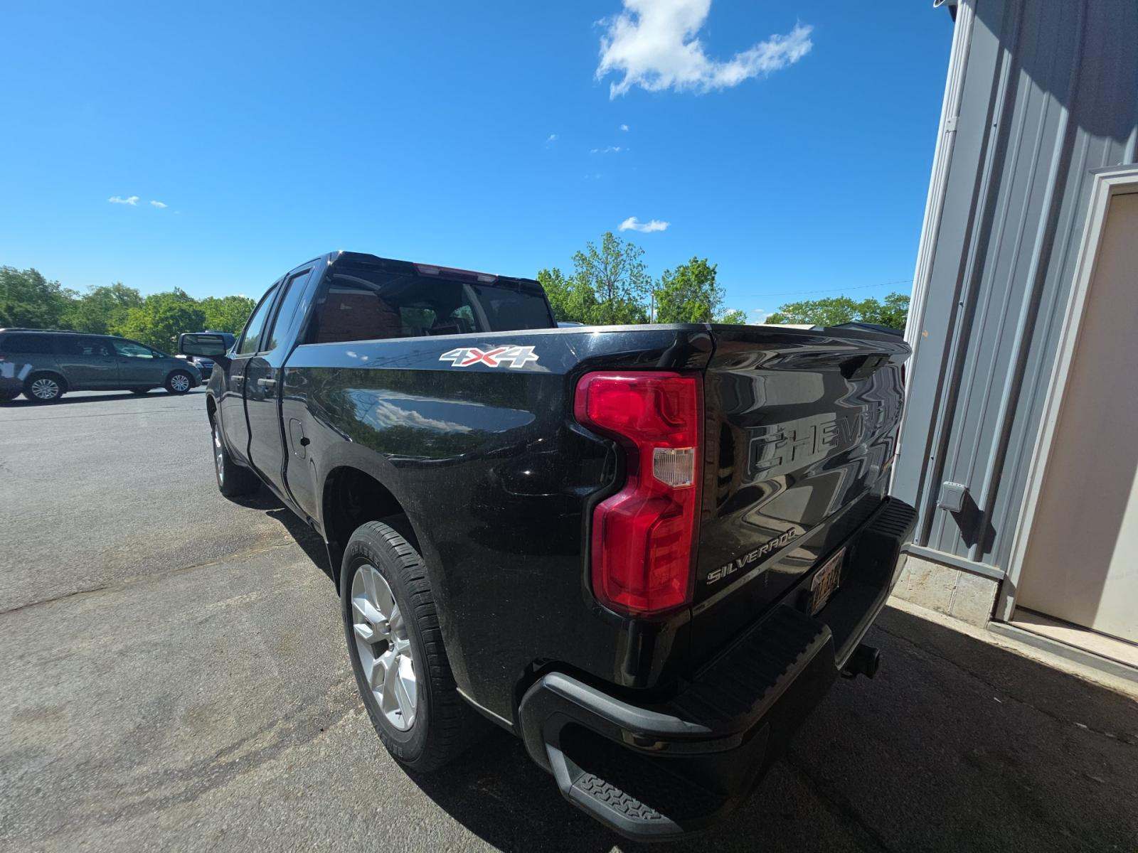 2021 Chevrolet Silverado 1500 Custom AWD