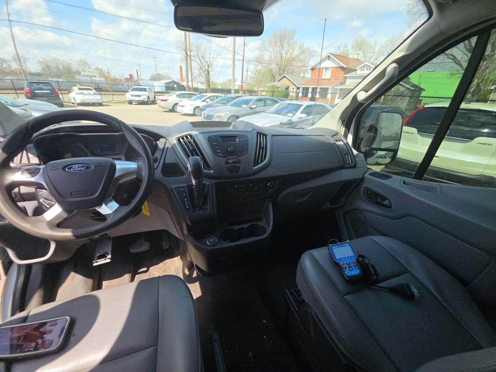 FORD TRANSIT 250 - 10