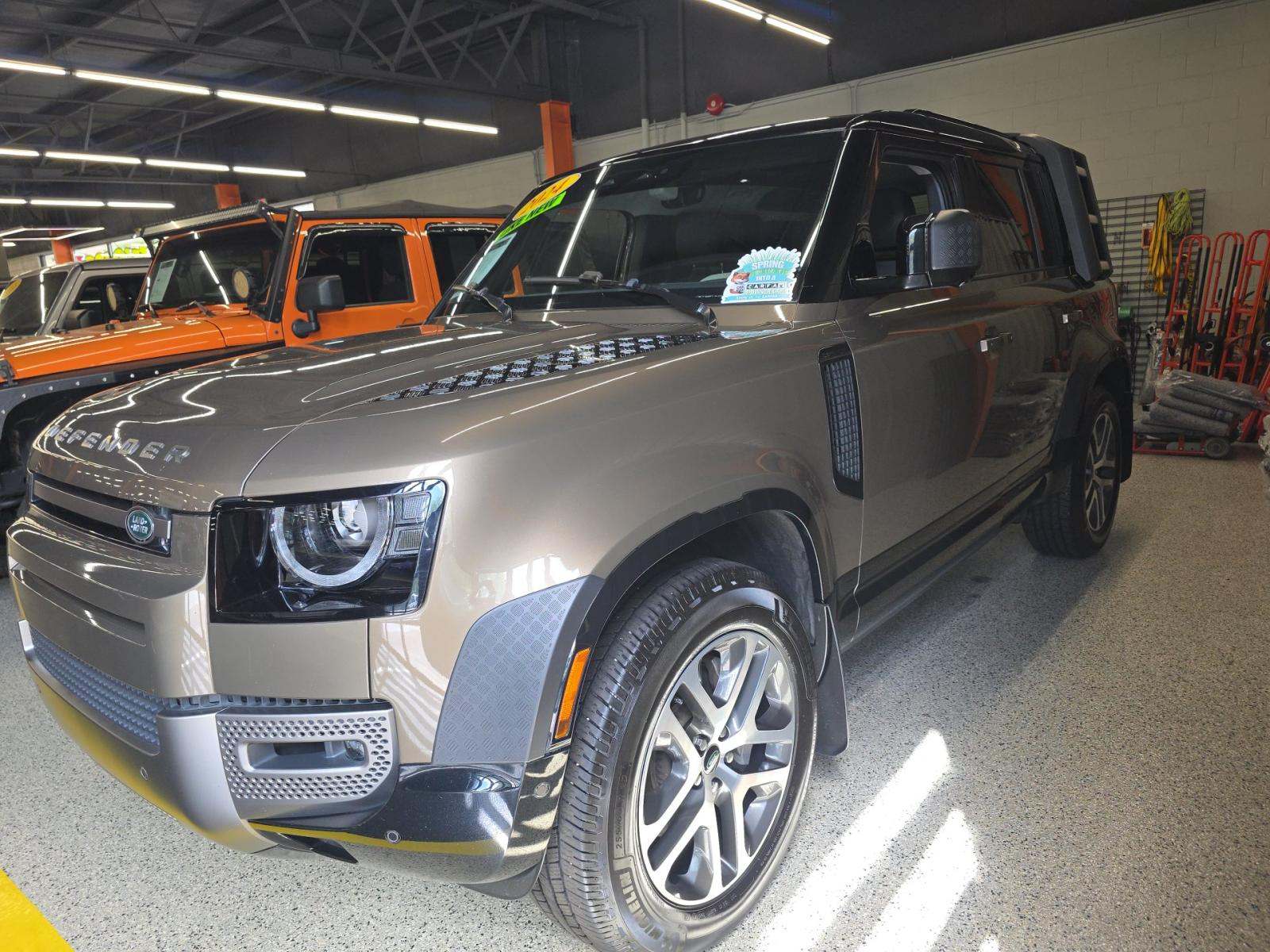 2024 Land Rover Defender 110 X-Dynamic SE AWD