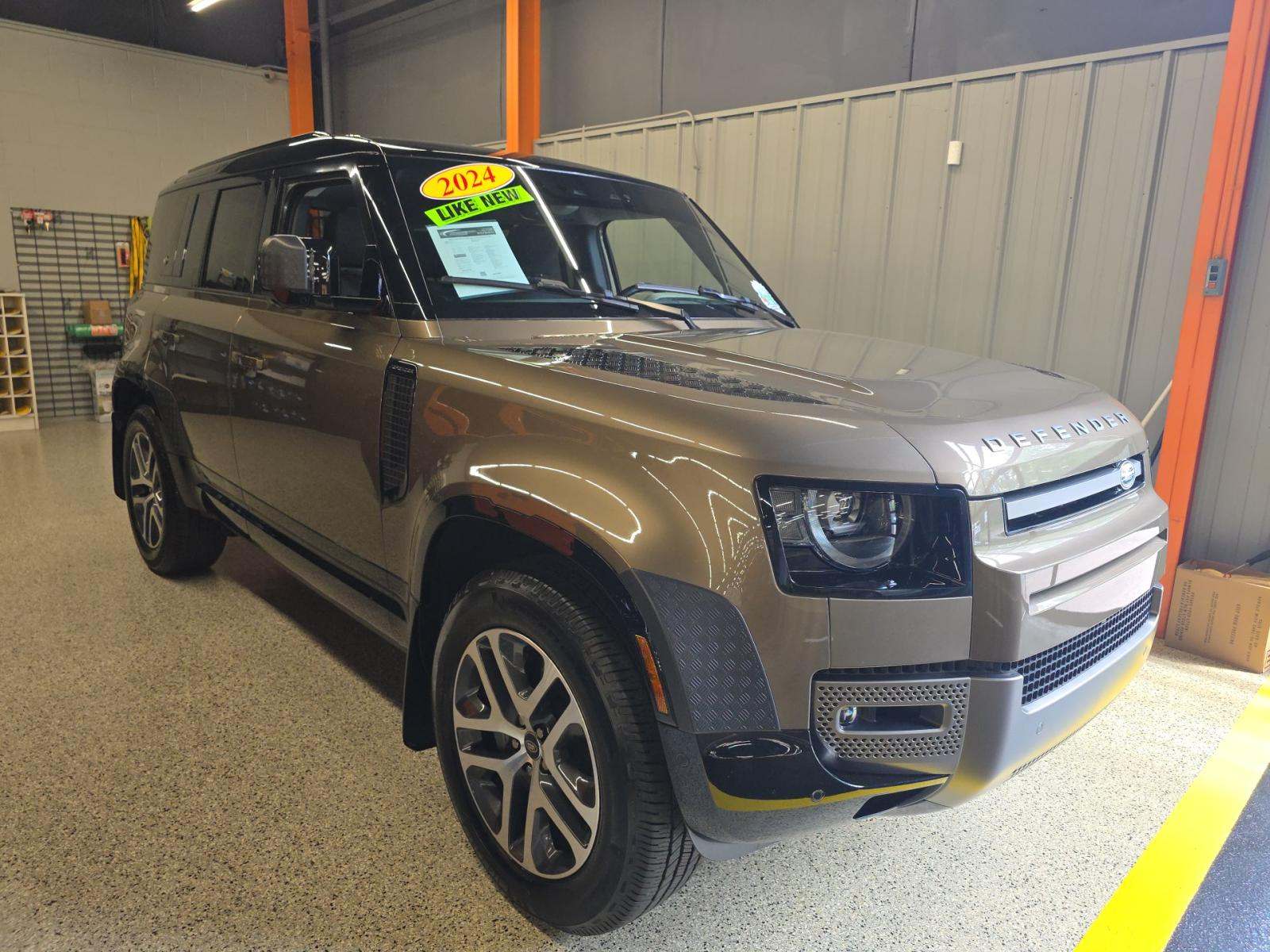 2024 Land Rover Defender 110 X-Dynamic SE AWD