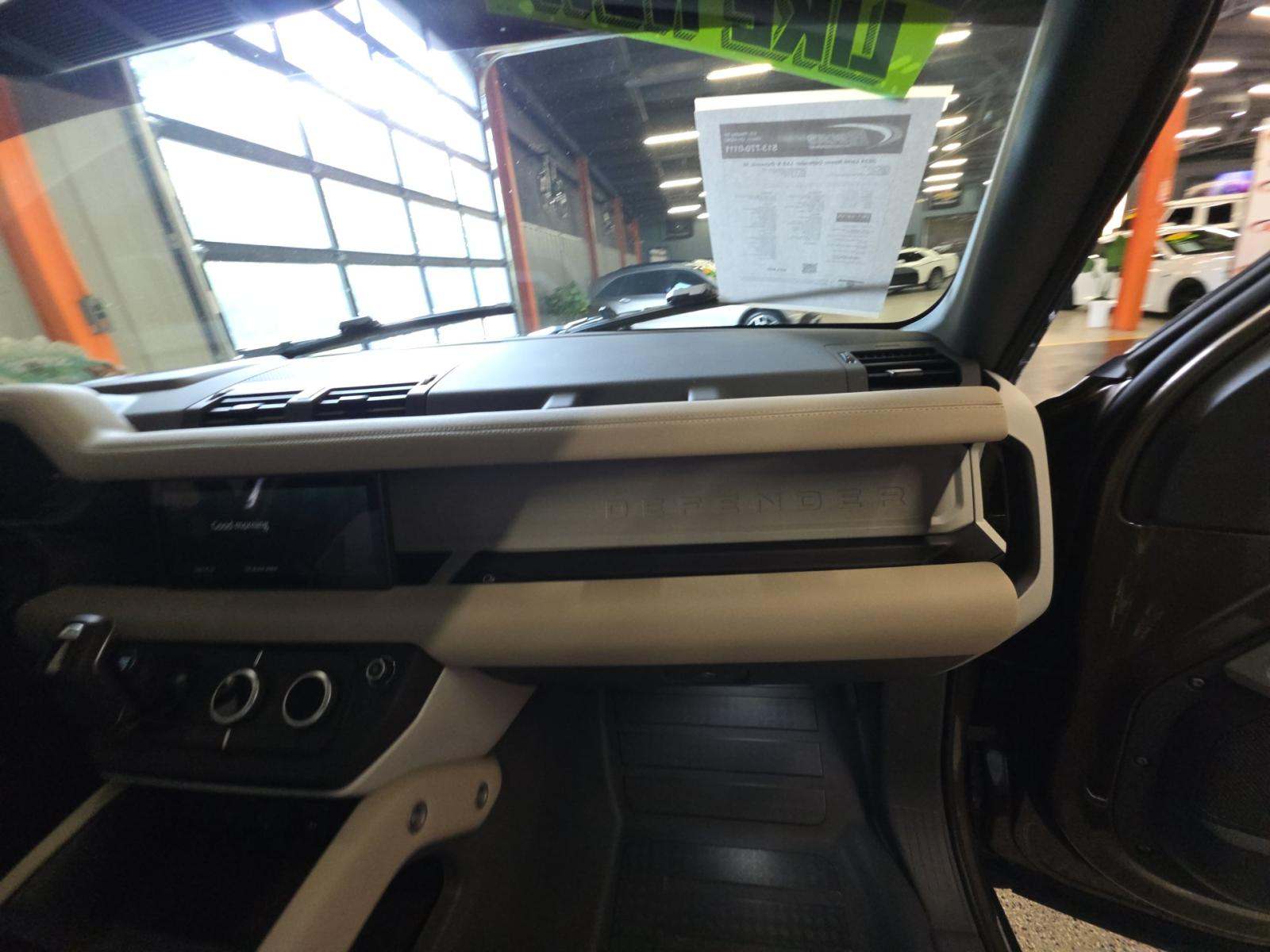 2024 Land Rover Defender 110 X-Dynamic SE AWD