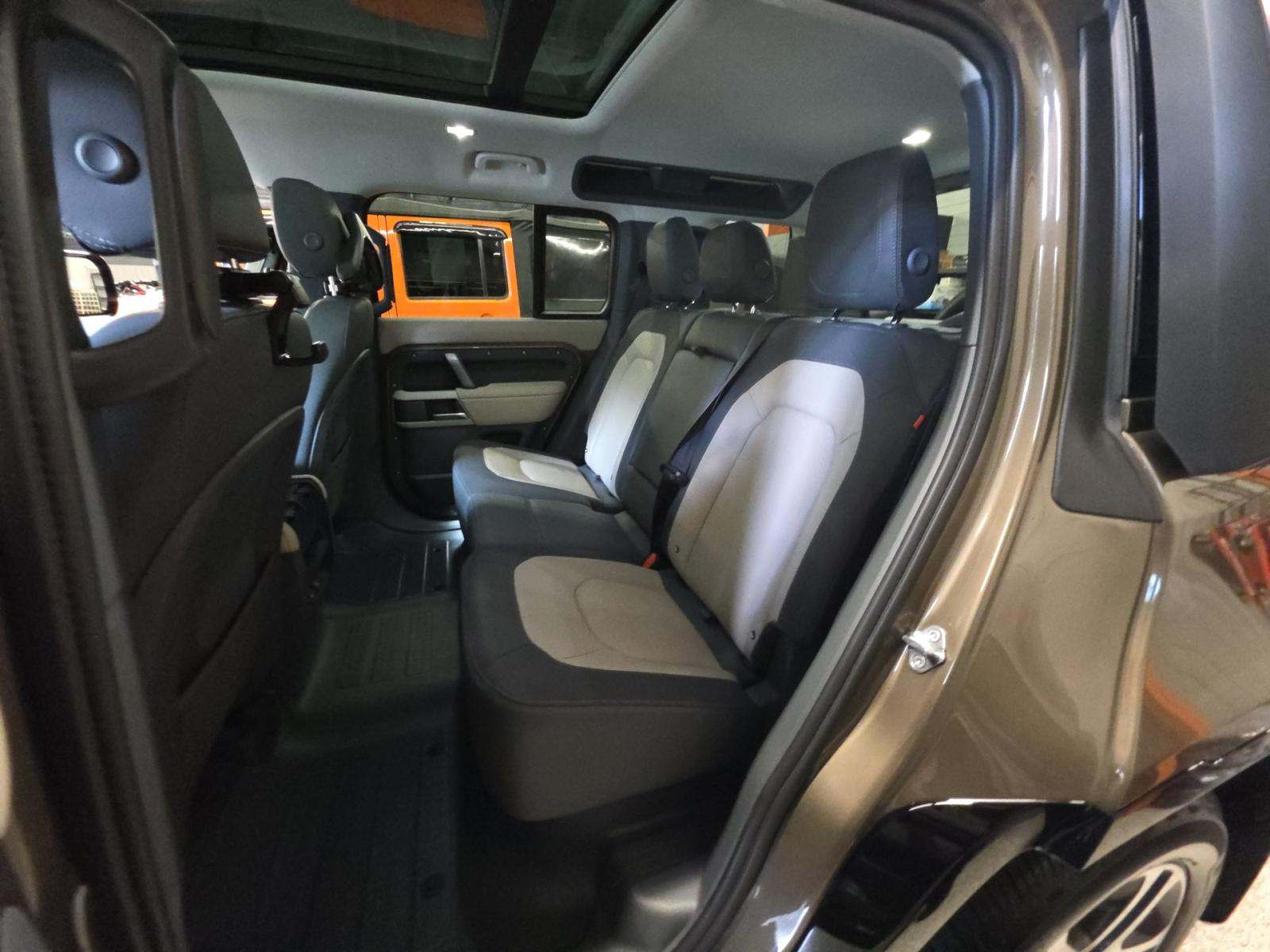 2024 Land Rover Defender 110 X-Dynamic SE AWD