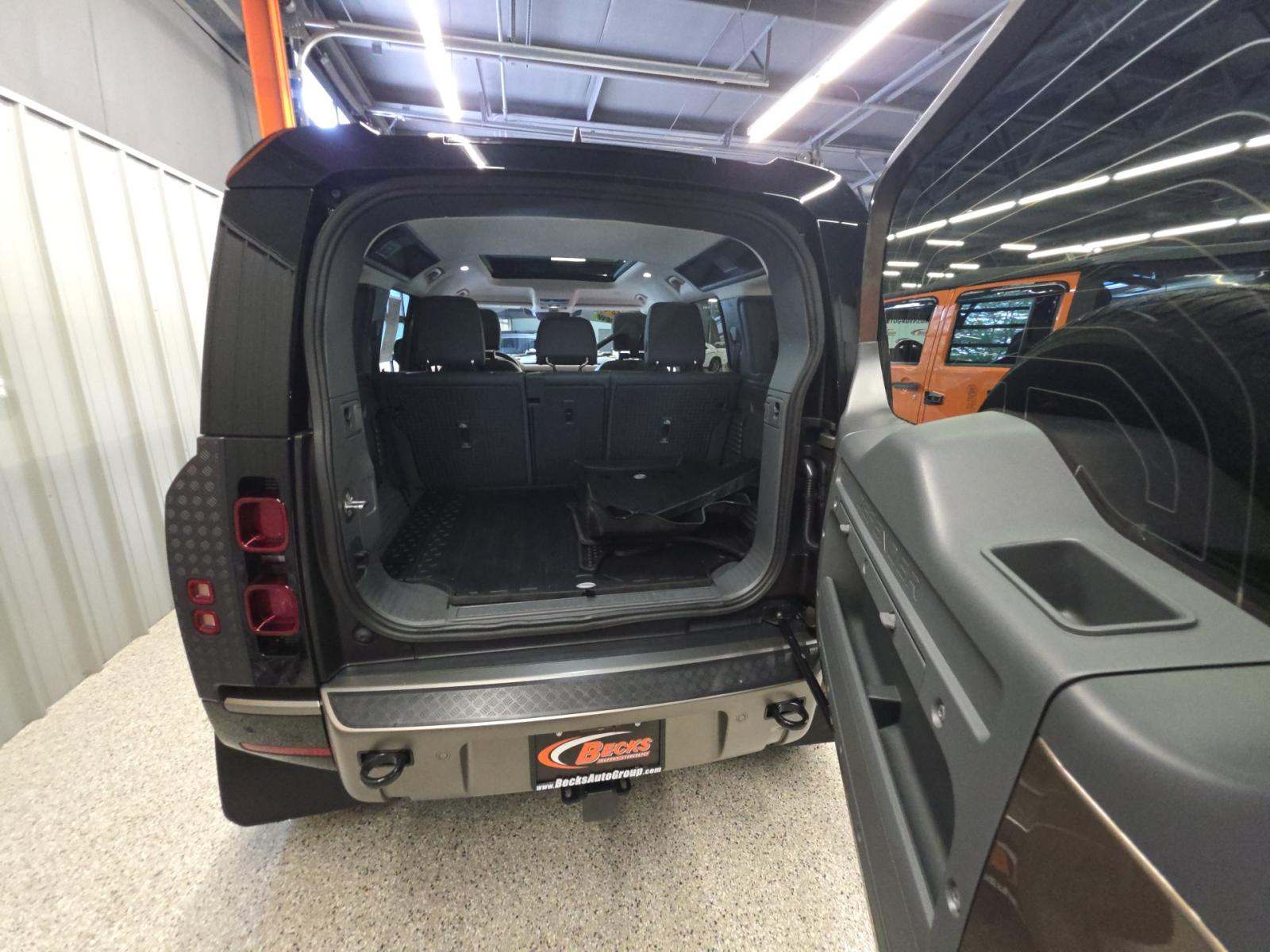 2024 Land Rover Defender 110 X-Dynamic SE AWD