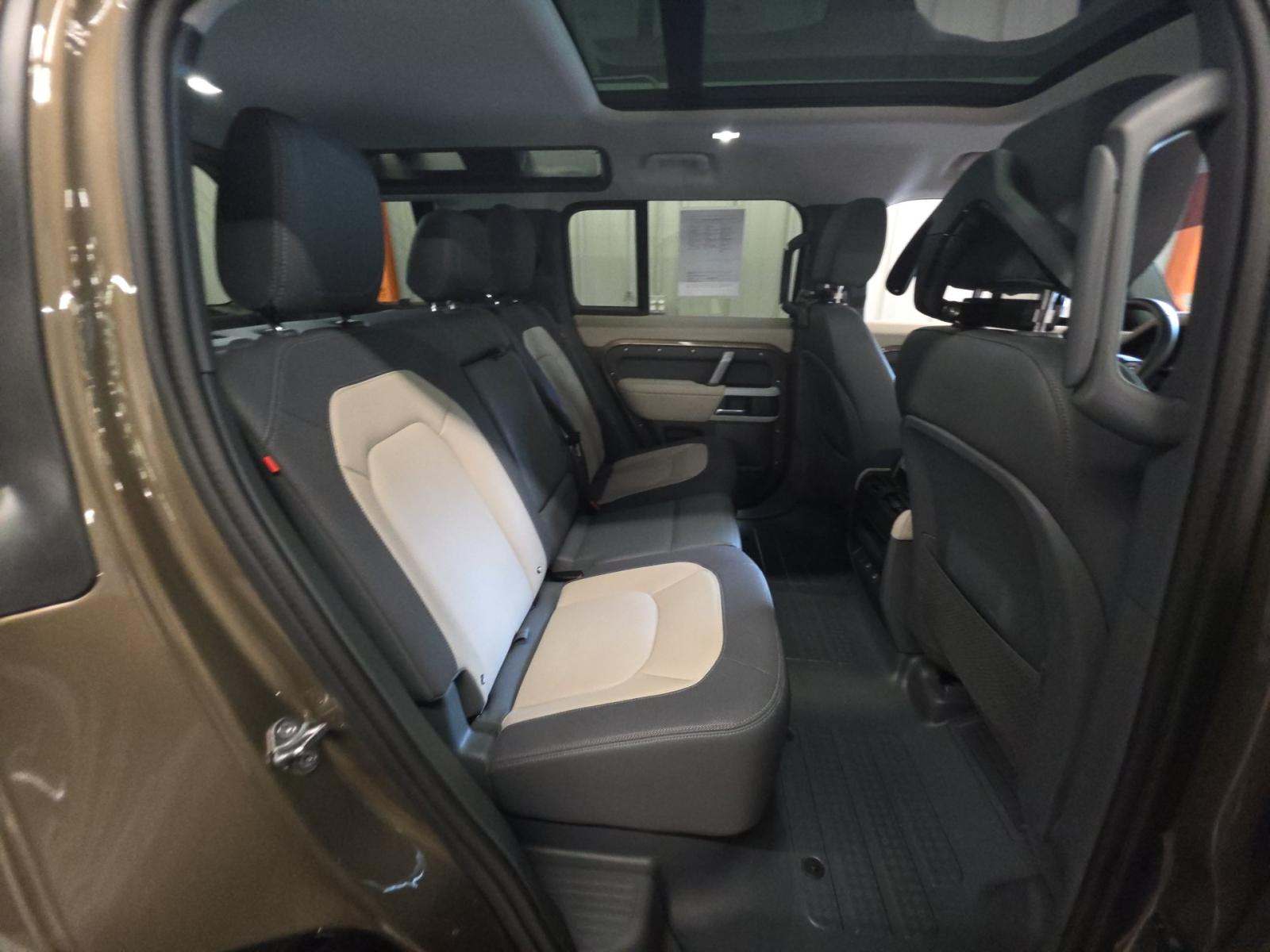 2024 Land Rover Defender 110 X-Dynamic SE AWD