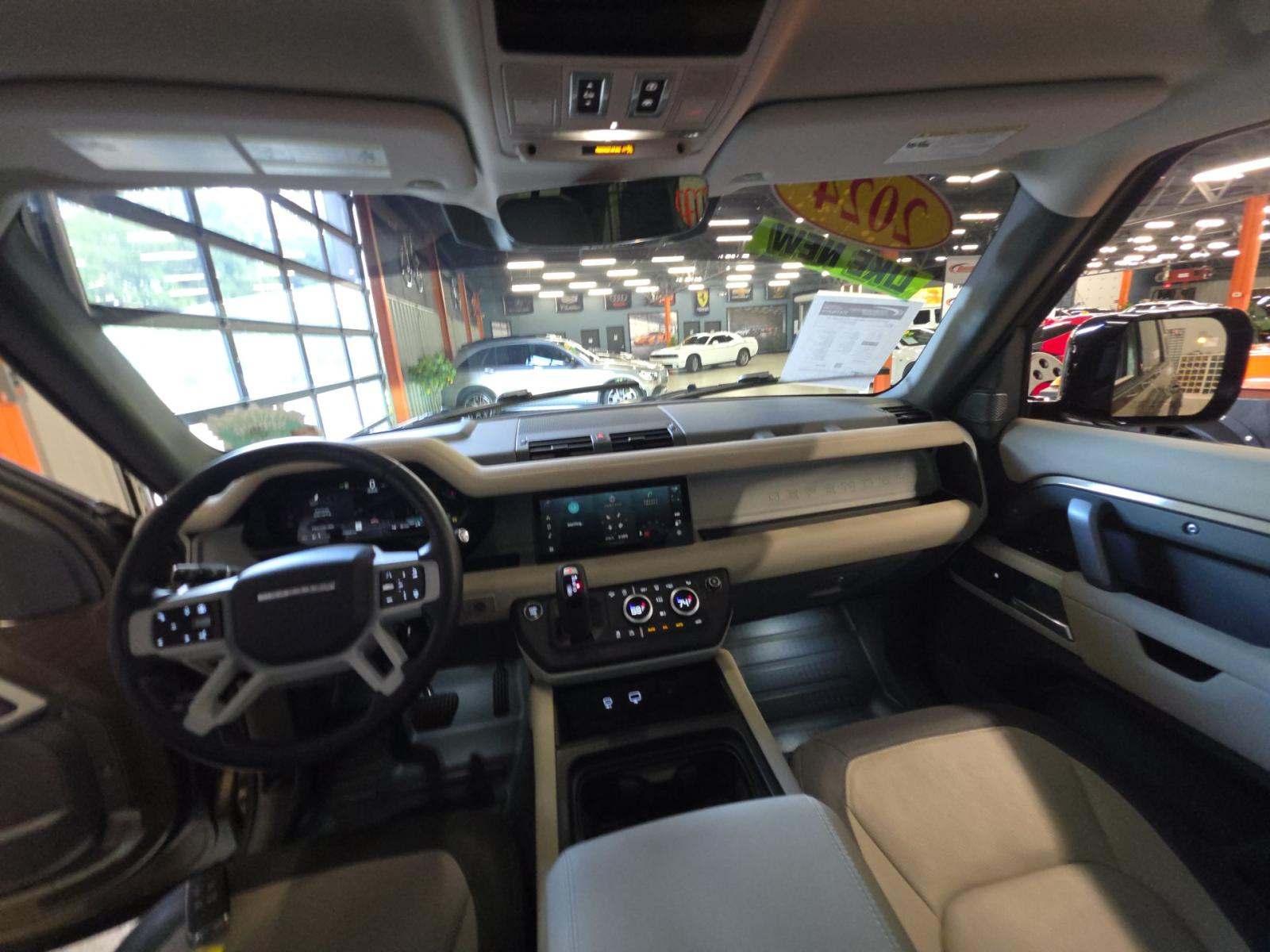 2024 Land Rover Defender 110 X-Dynamic SE AWD