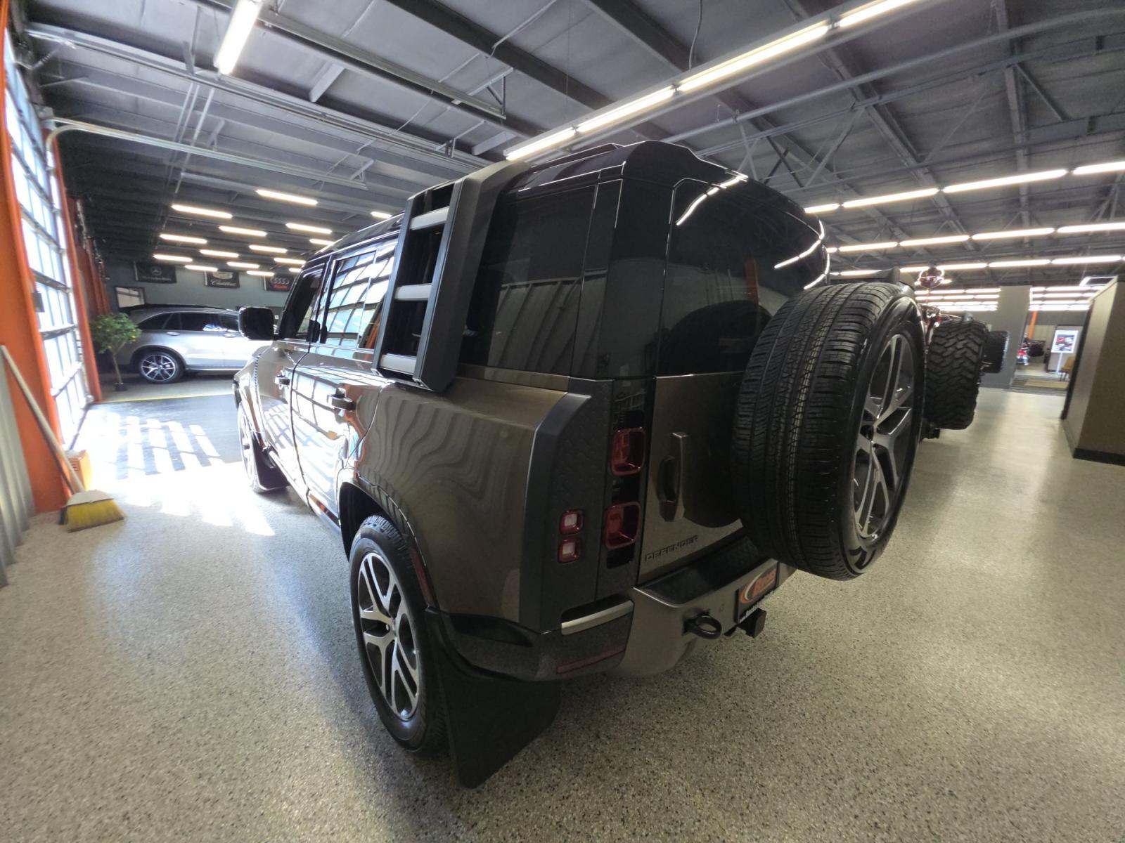 2024 Land Rover Defender 110 X-Dynamic SE AWD