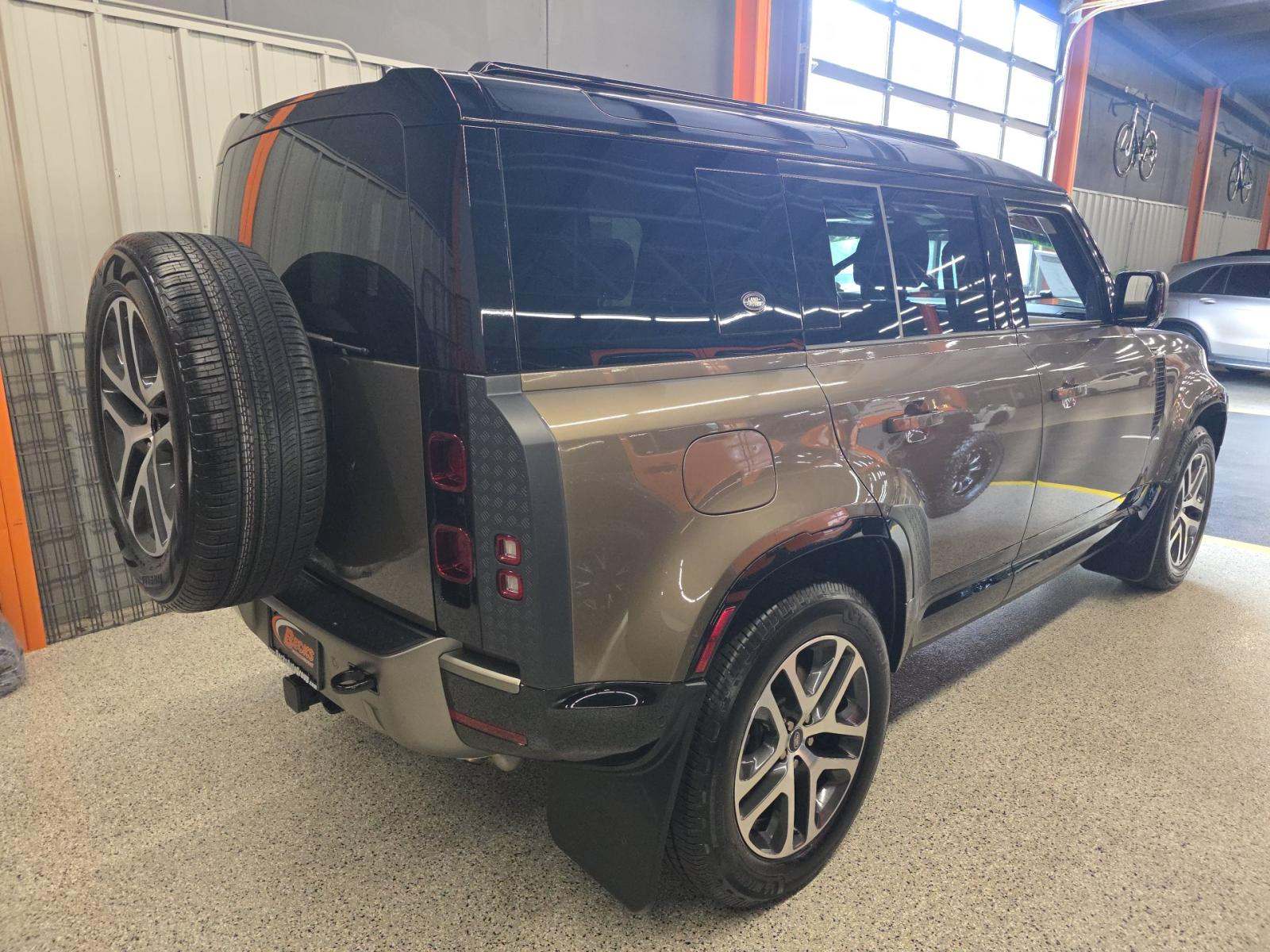 2024 Land Rover Defender 110 X-Dynamic SE AWD