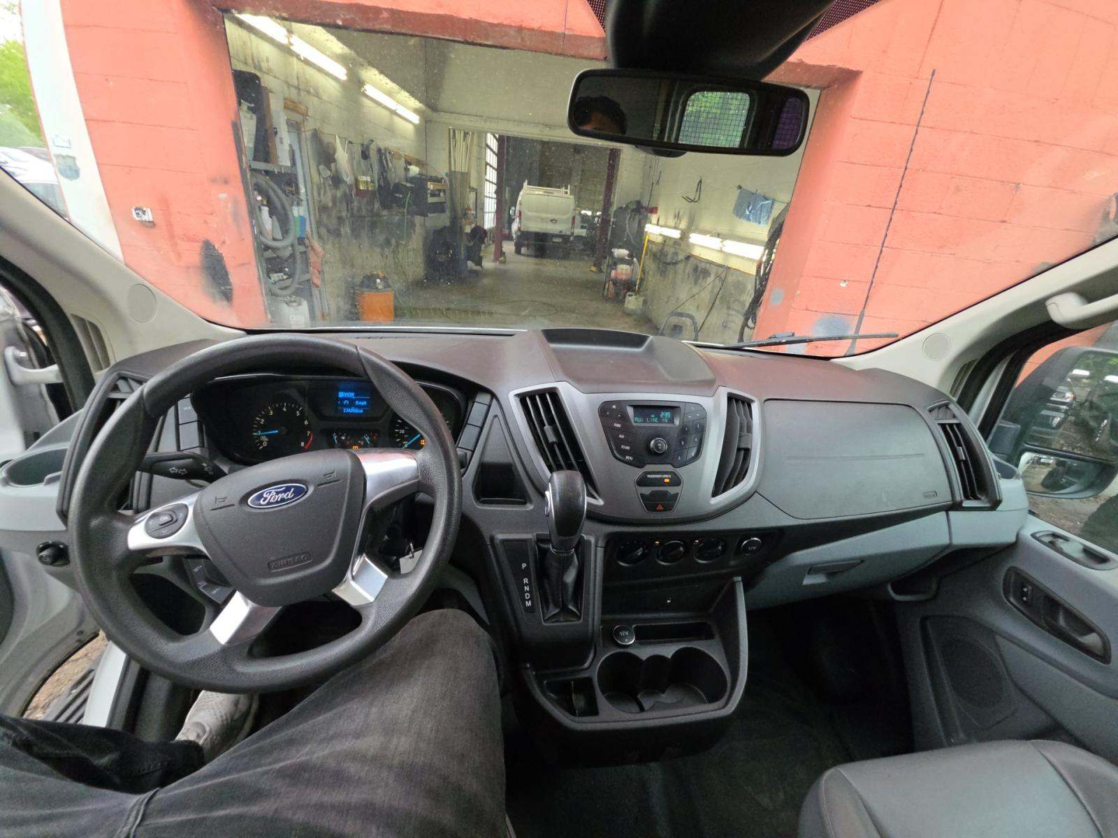FORD TRANSIT 250 - 10