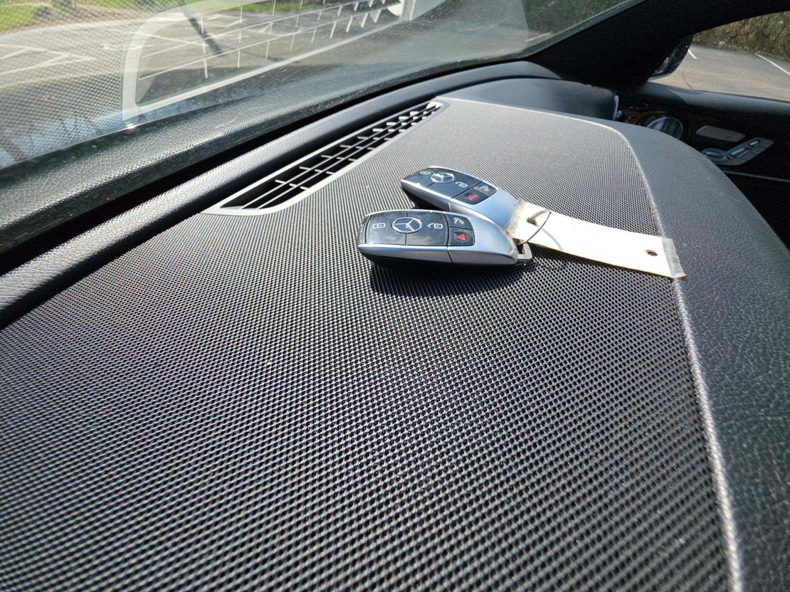 MERCEDES-BENZ E-CLASS - 4