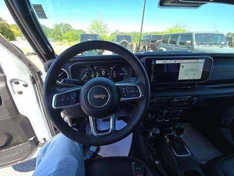 JEEP 4XE SAHARA - 10