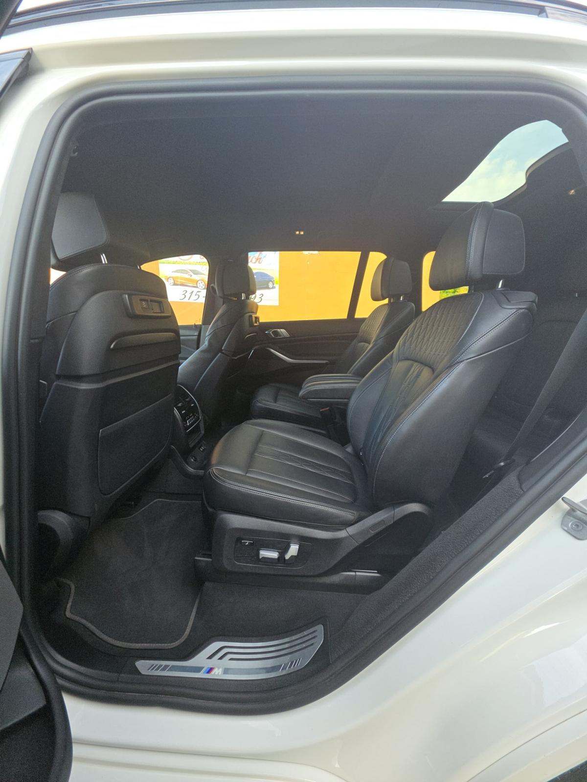 2022 BMW X7 M50i AWD