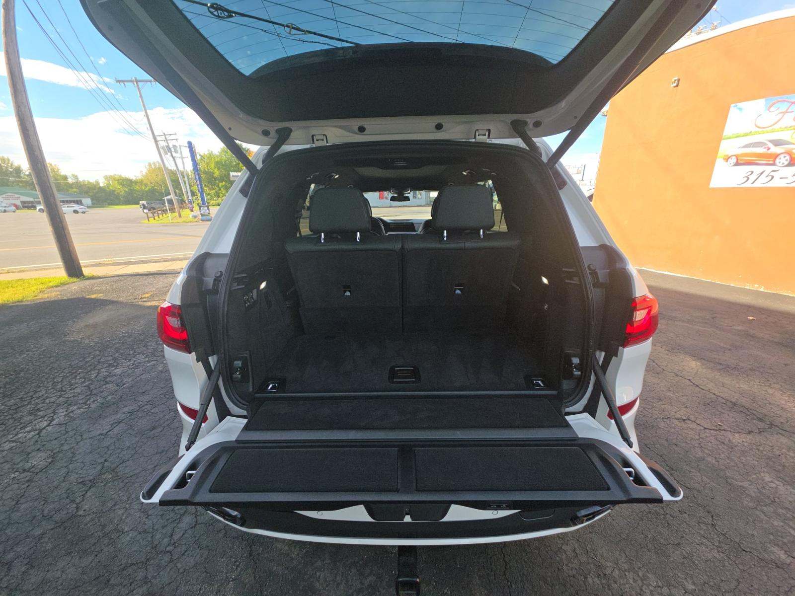 2022 BMW X7 M50i AWD