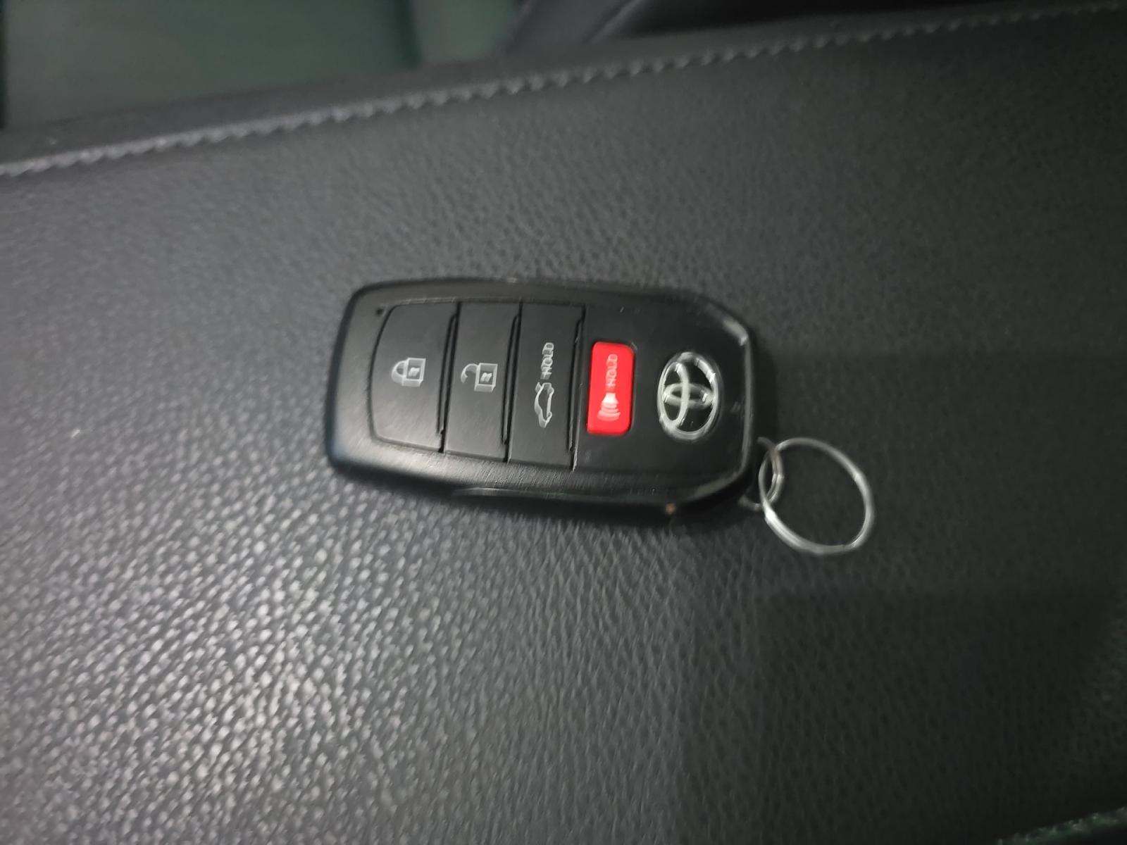 TOYOTA CAMRY - 8