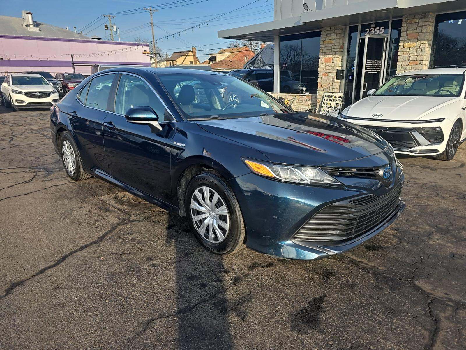 2019 Toyota Camry Hybrid LE FWD