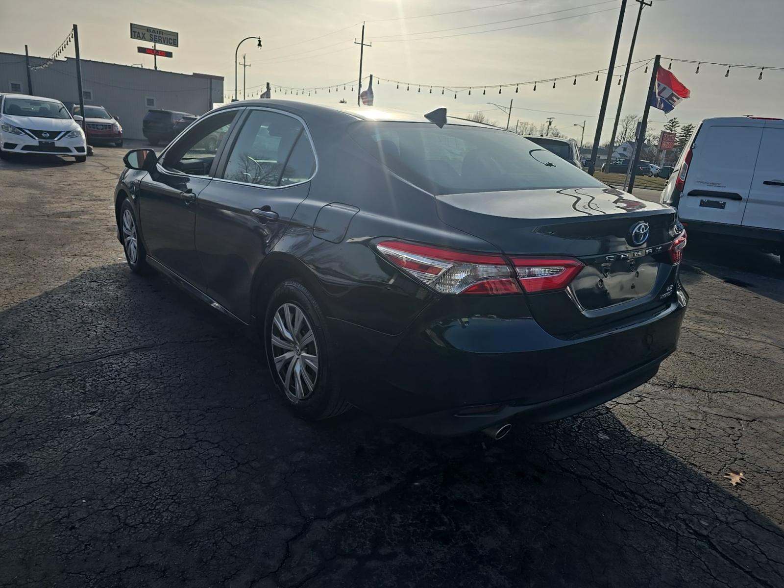 2019 Toyota Camry Hybrid LE FWD