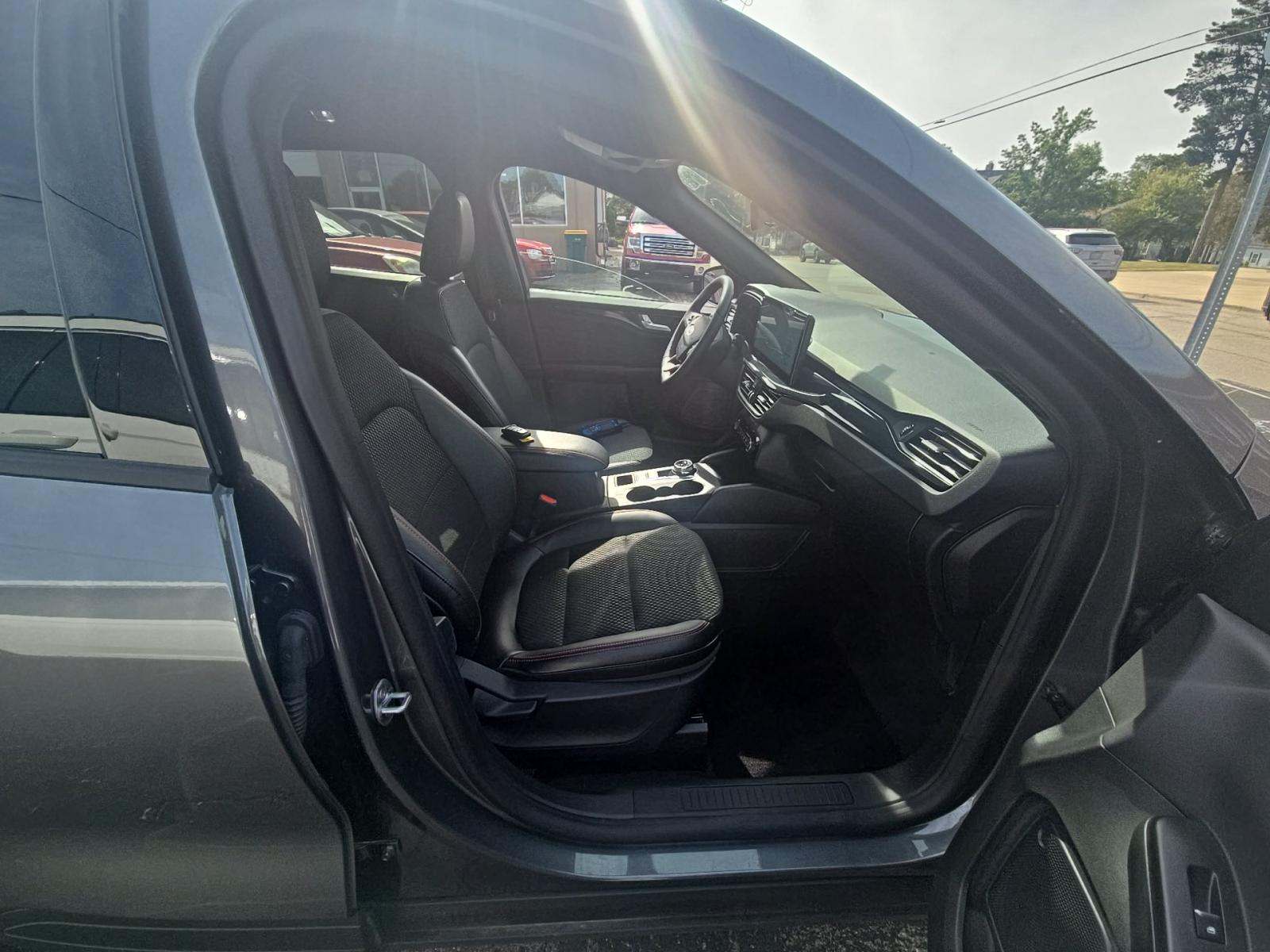 2025 Ford Escape ST-Line Select AWD