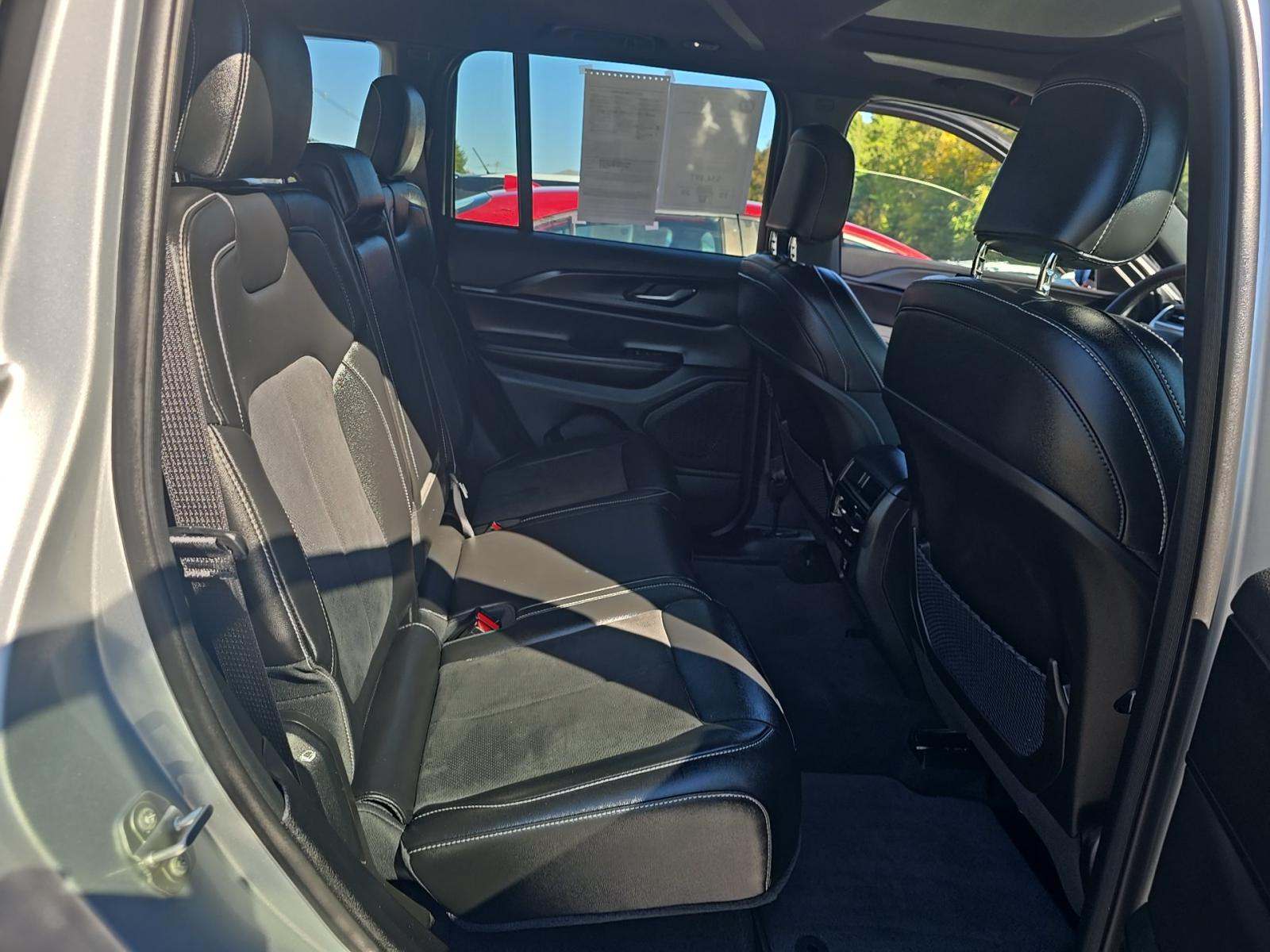 2024 Jeep Grand Cherokee Altitude AWD