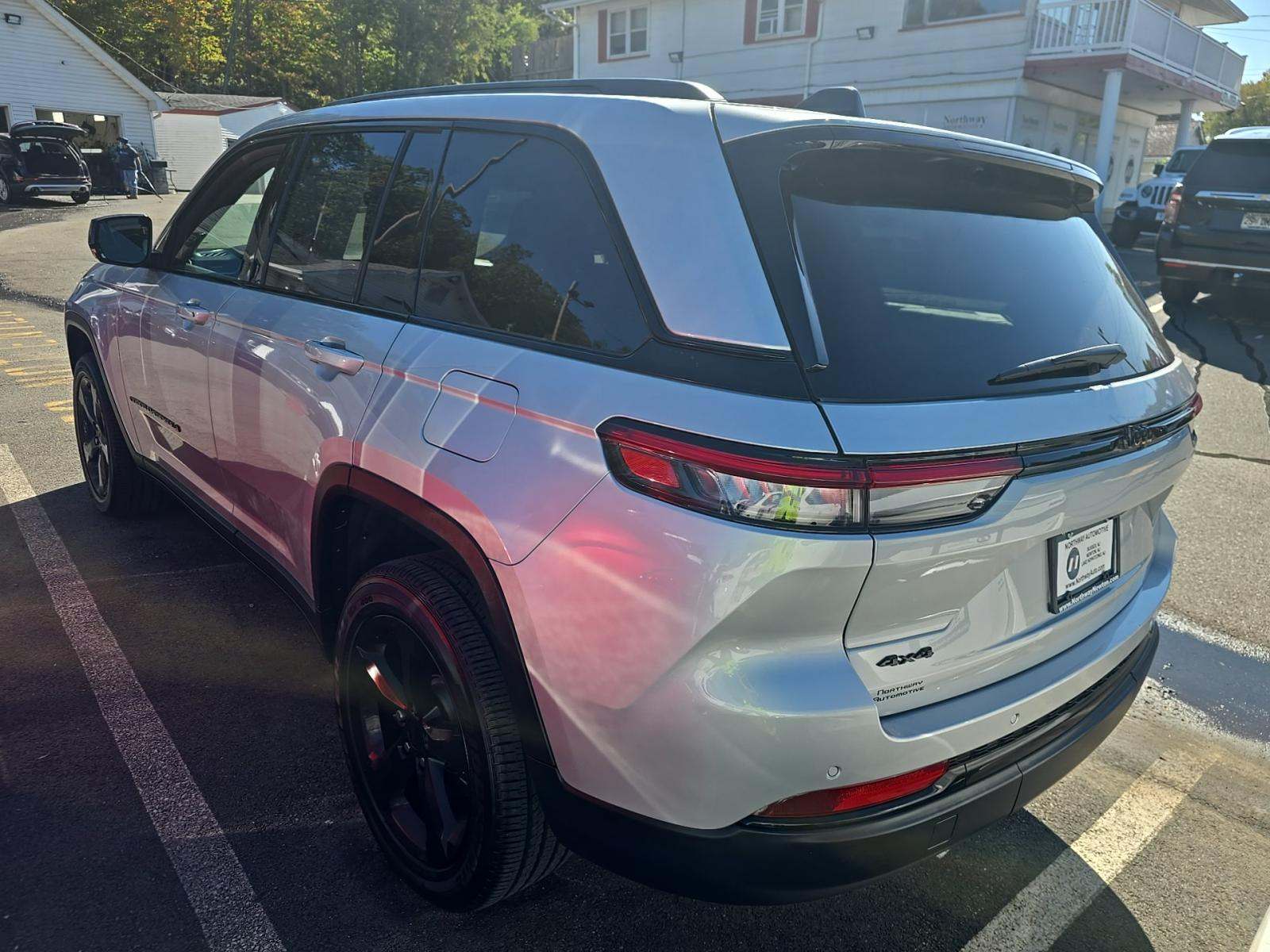 2024 Jeep Grand Cherokee Altitude AWD