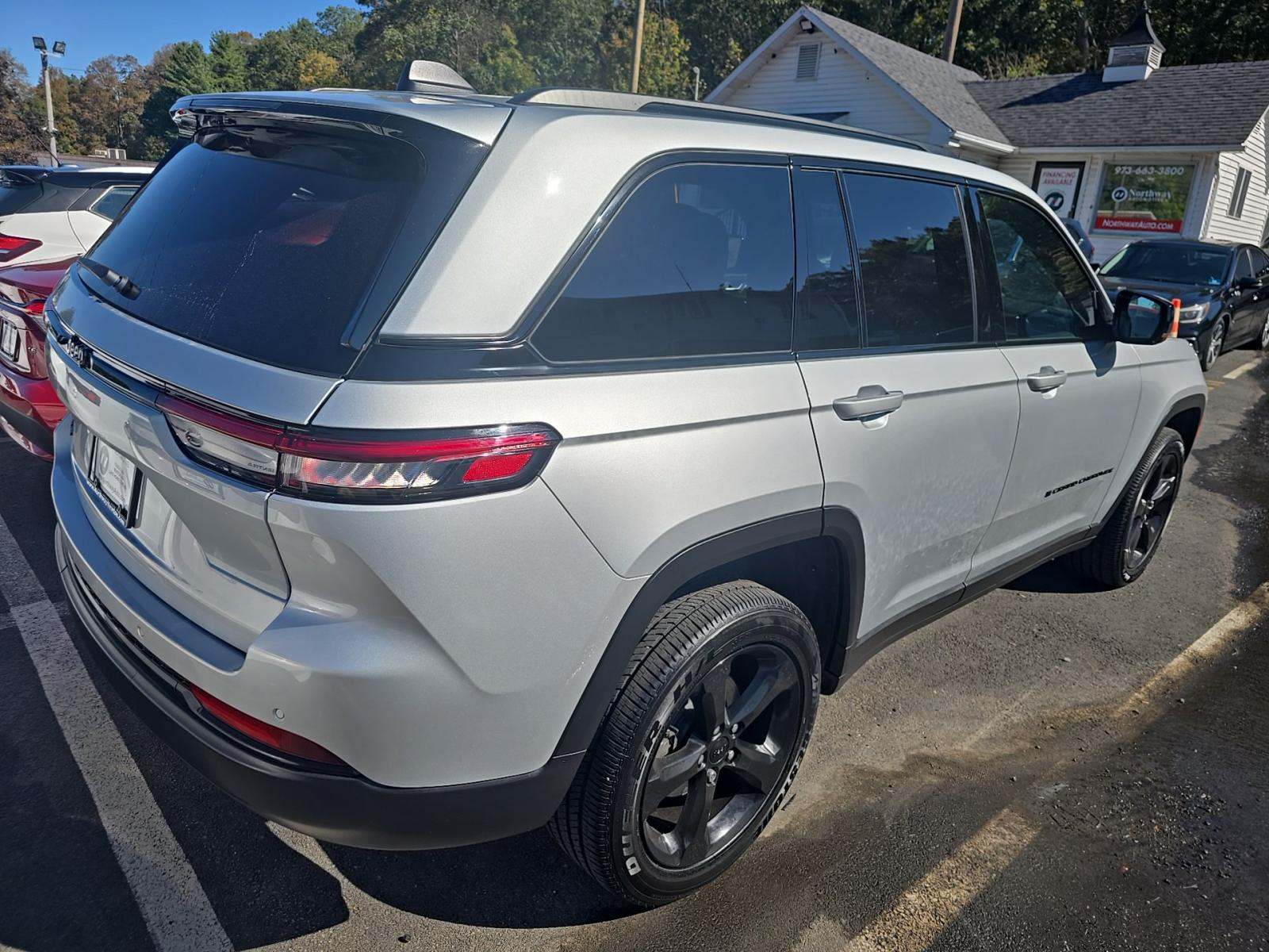 2024 Jeep Grand Cherokee Altitude AWD