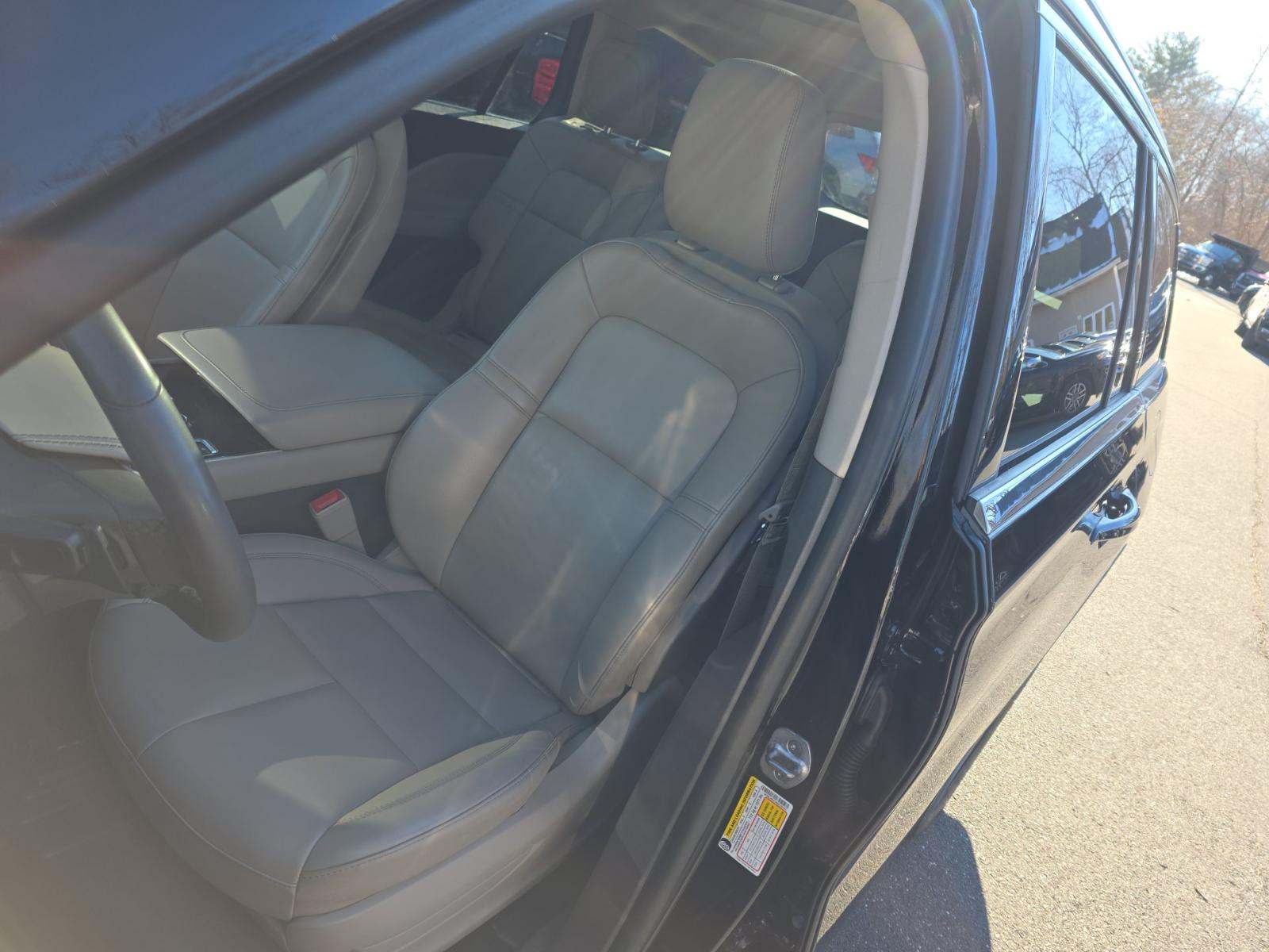 2022 Lincoln Aviator Standard AWD