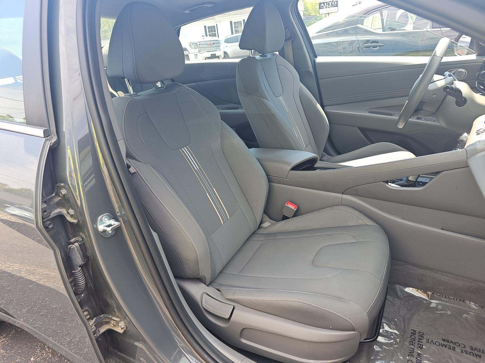 2025 Hyundai Elantra SEL Convenience FWD