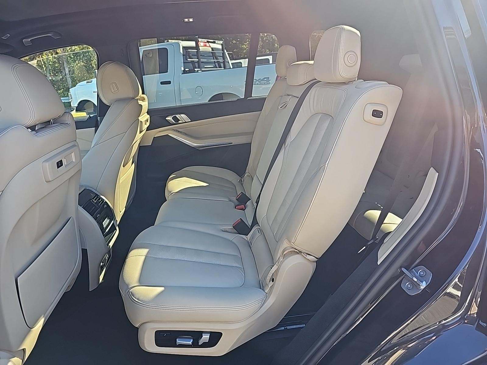 2022 BMW X7 xDrive40i AWD