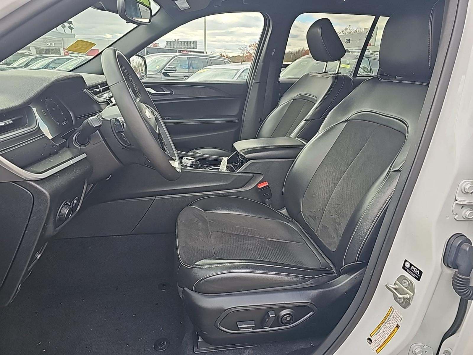 2023 Jeep Grand Cherokee Altitude AWD