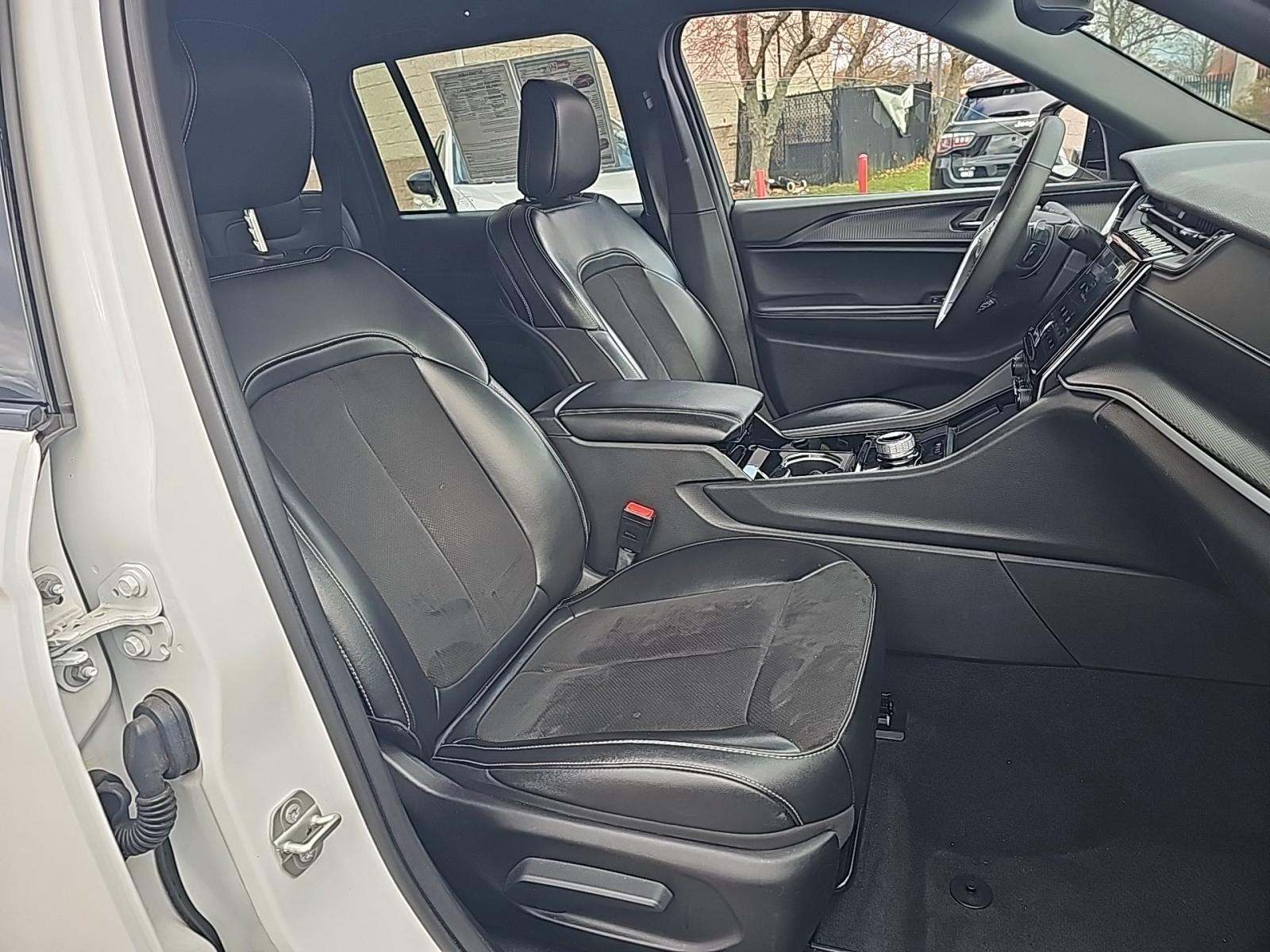 2023 Jeep Grand Cherokee Altitude AWD