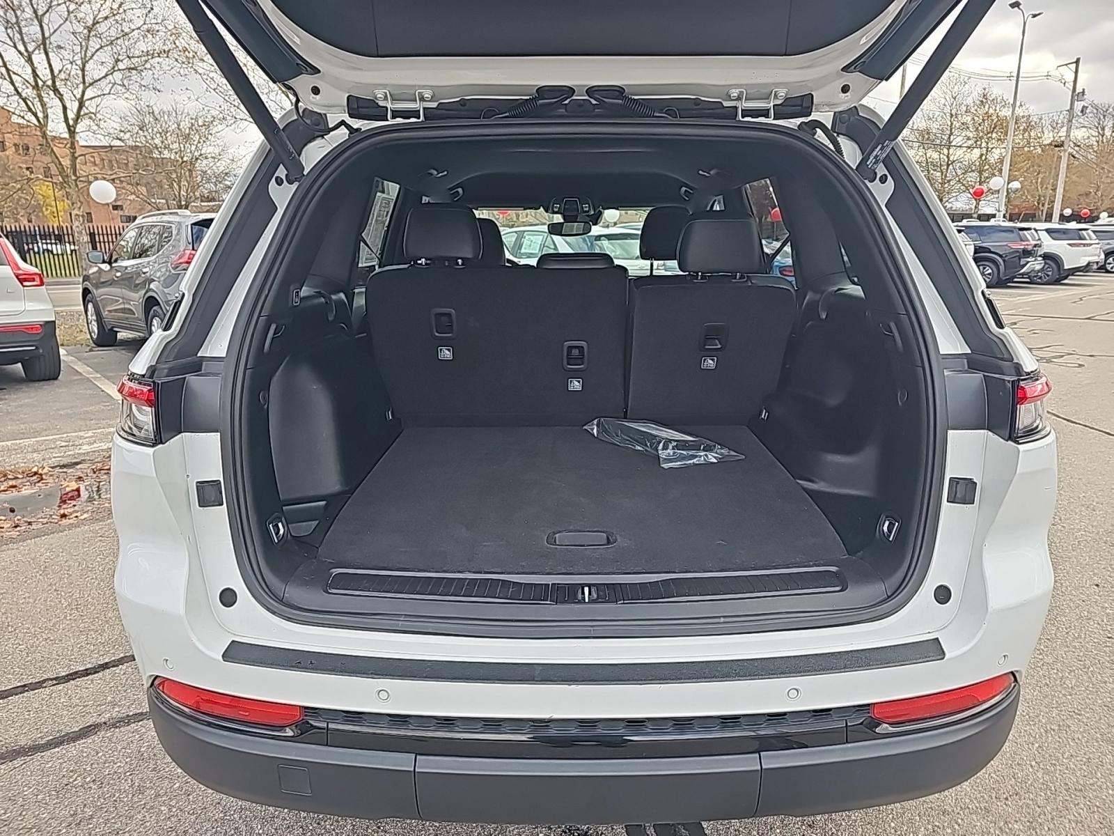 2023 Jeep Grand Cherokee Altitude AWD