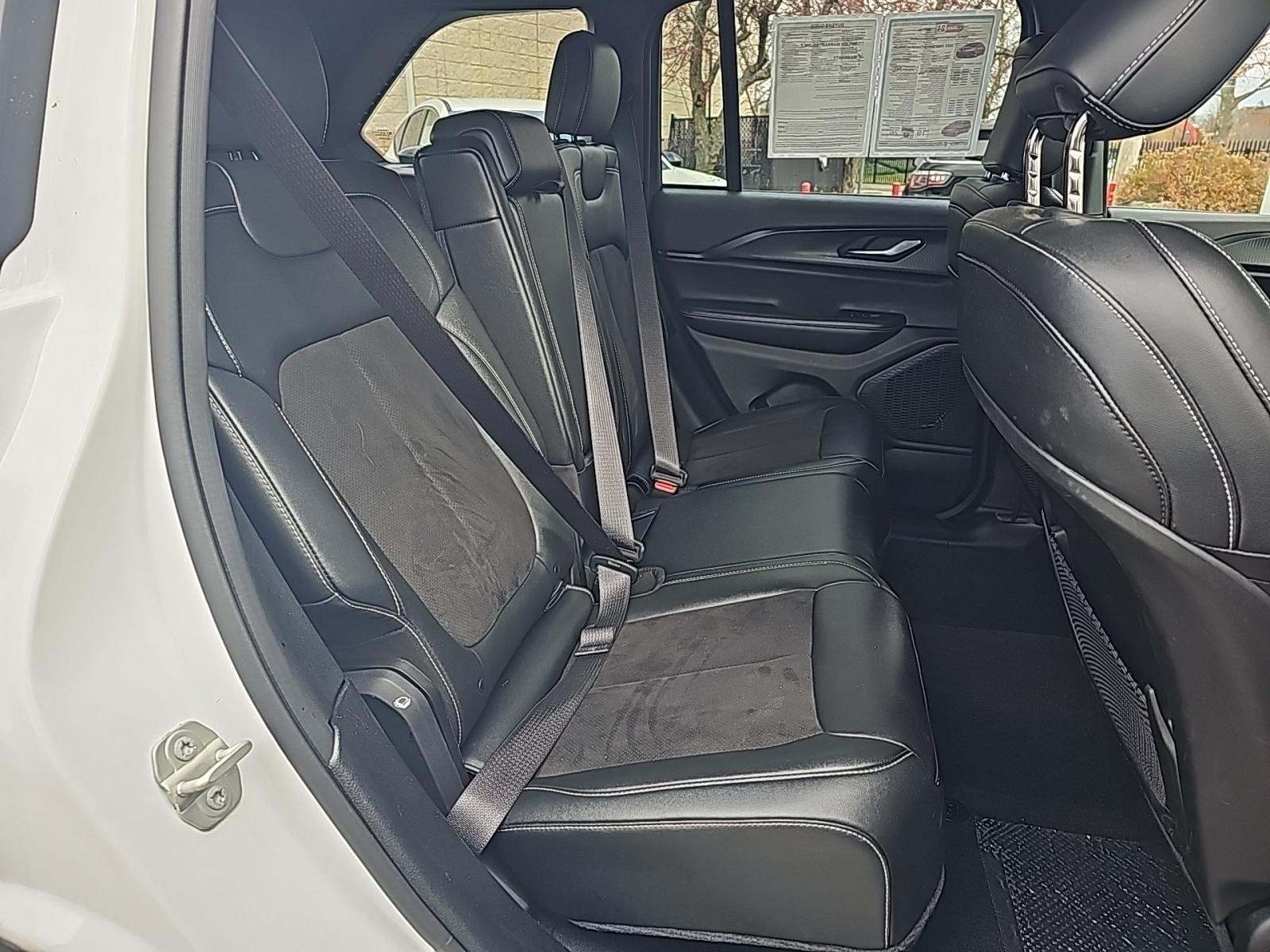 2023 Jeep Grand Cherokee Altitude AWD