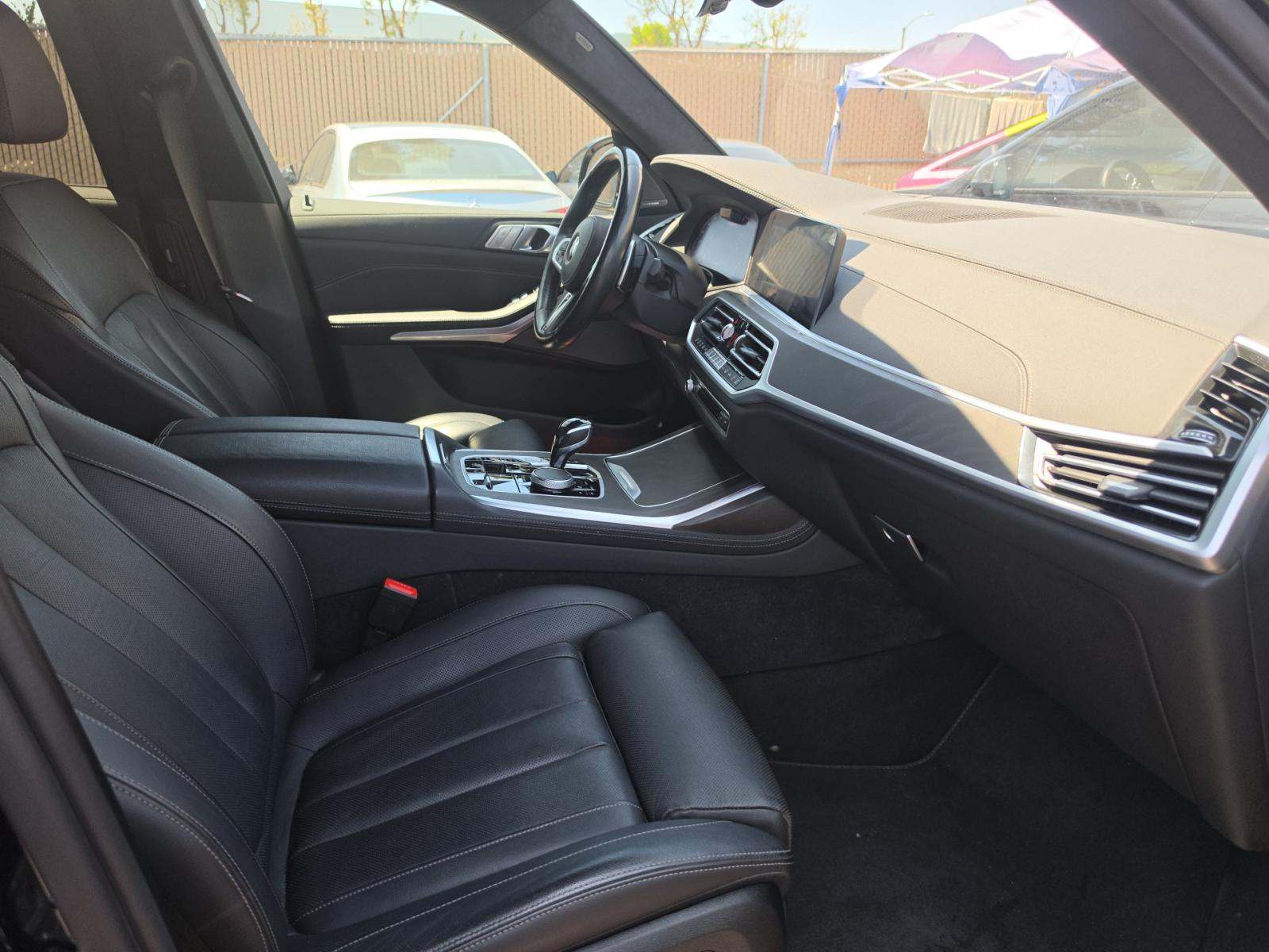 2022 BMW X7 M50i AWD