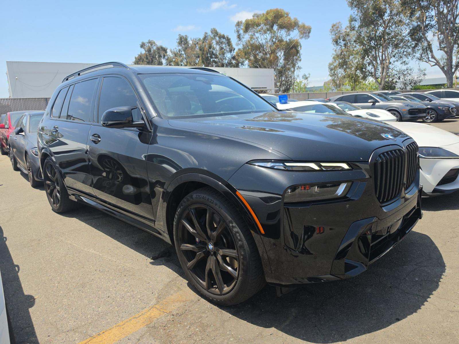 2025 BMW X7 M60i AWD