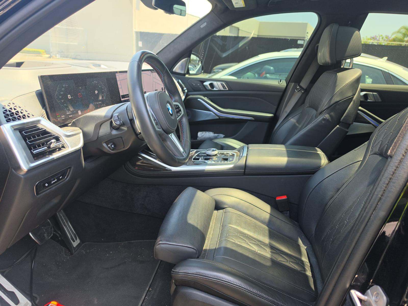 2025 BMW X7 M60i AWD