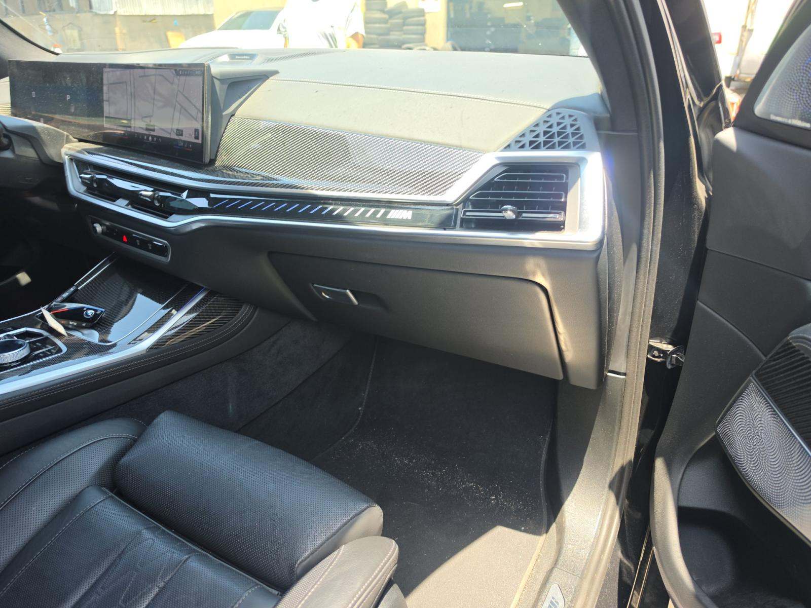 2025 BMW X7 M60i AWD