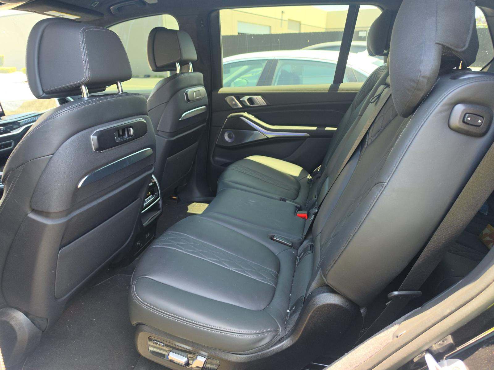 2025 BMW X7 M60i AWD