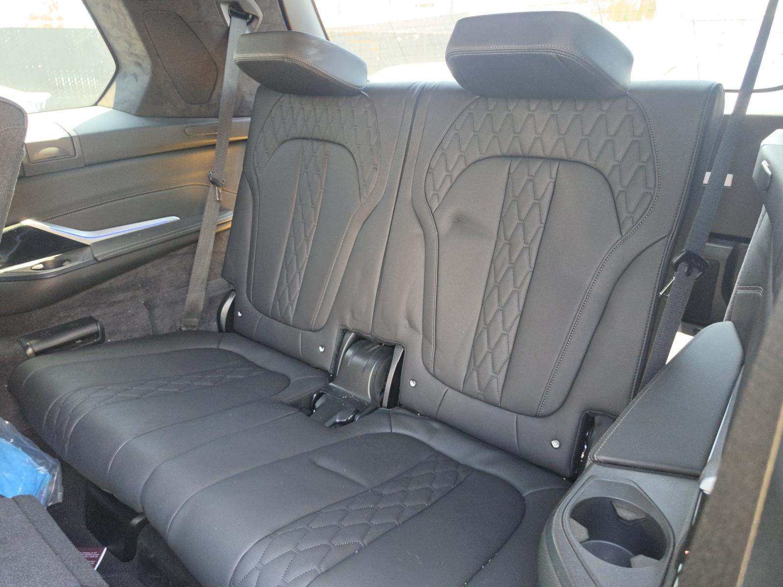 2025 BMW X7 M60i AWD