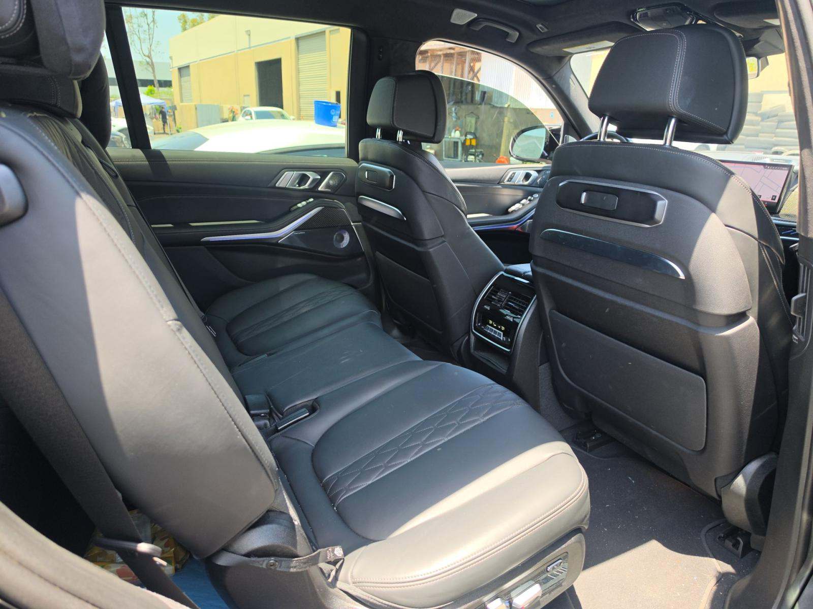 2025 BMW X7 M60i AWD