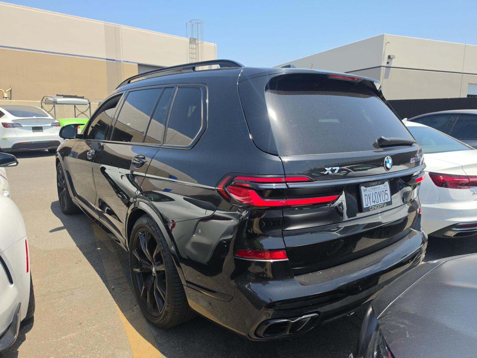 2025 BMW X7 M60i AWD