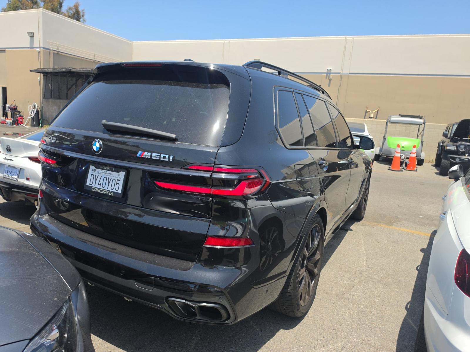 2025 BMW X7 M60i AWD