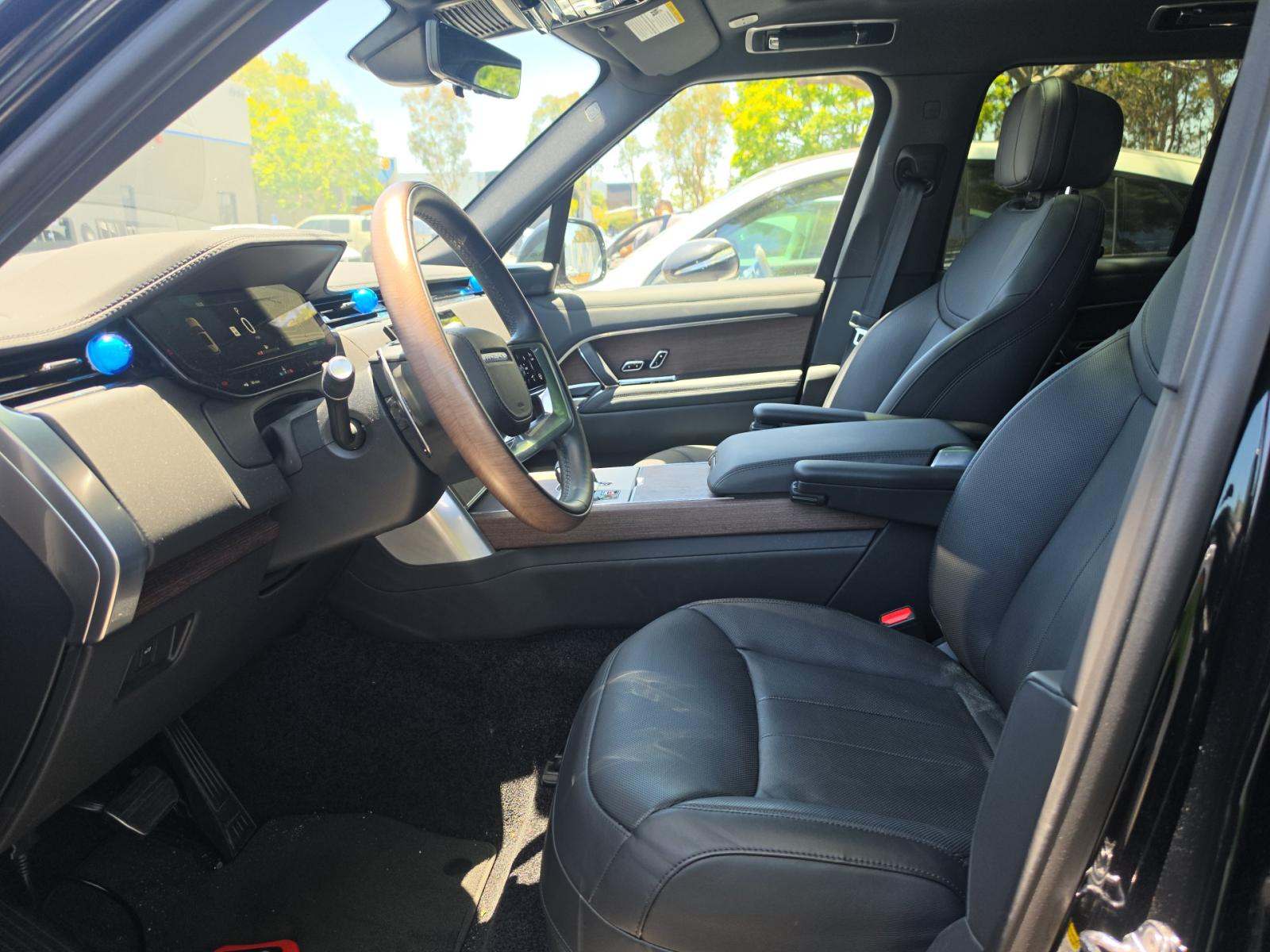 2025 Land Rover Range Rover SE AWD