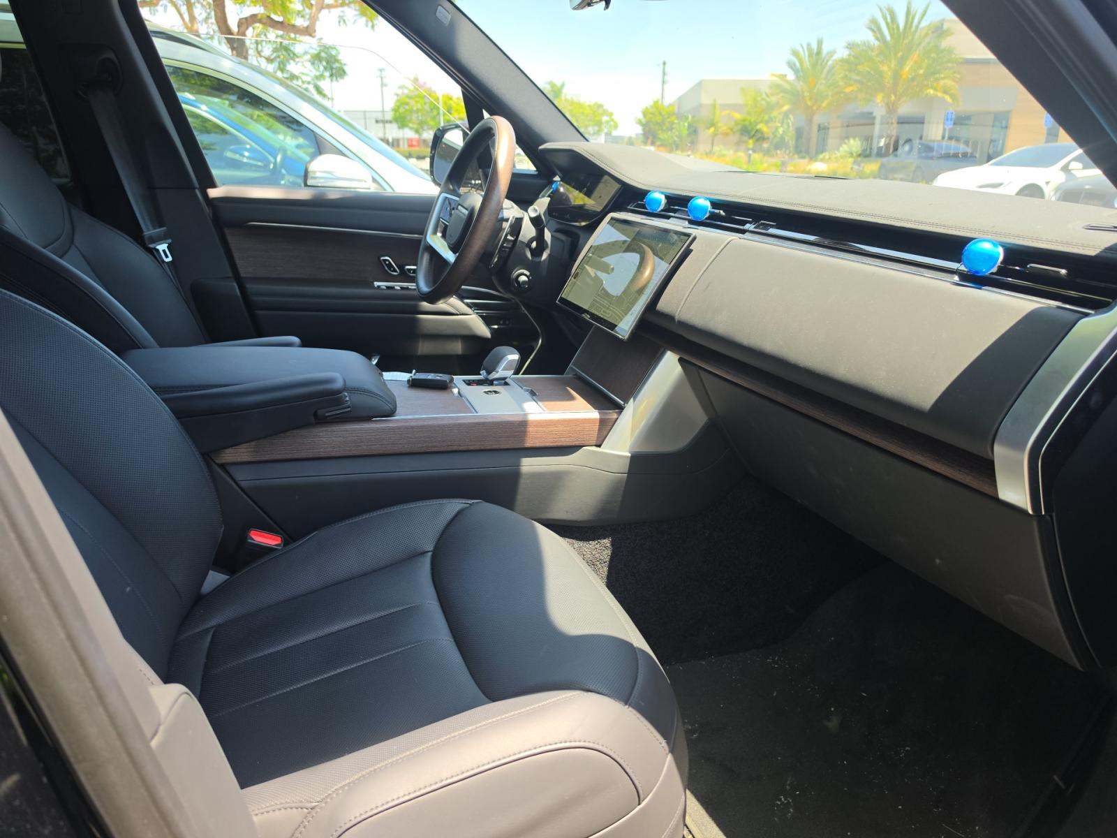 2025 Land Rover Range Rover SE AWD