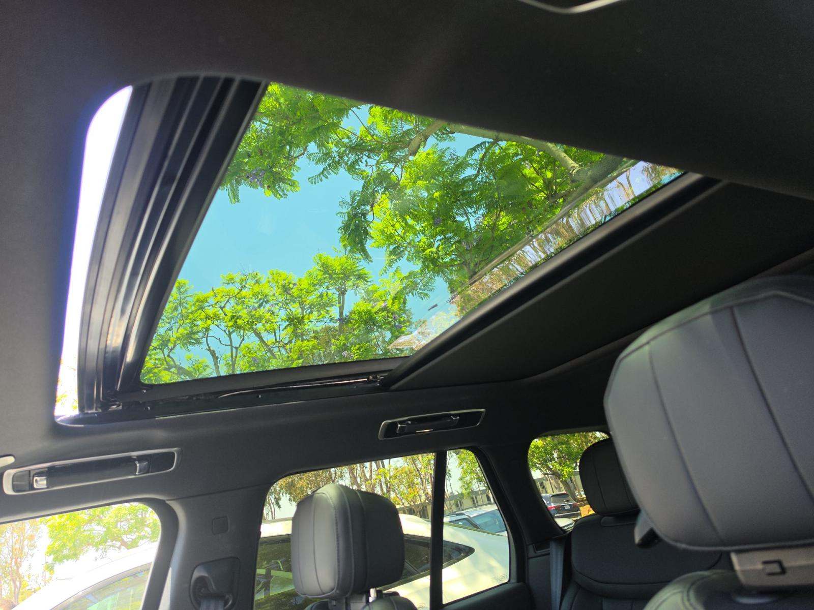 2025 Land Rover Range Rover SE AWD