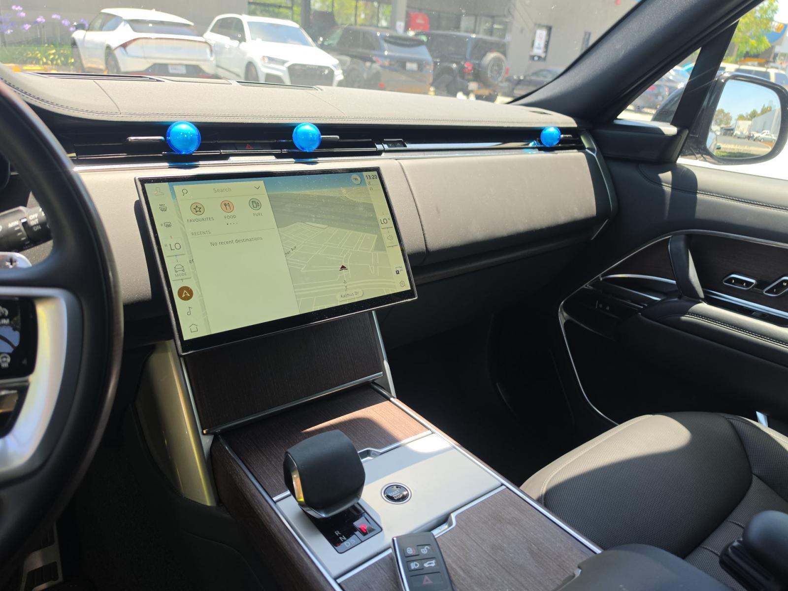 2025 Land Rover Range Rover SE AWD