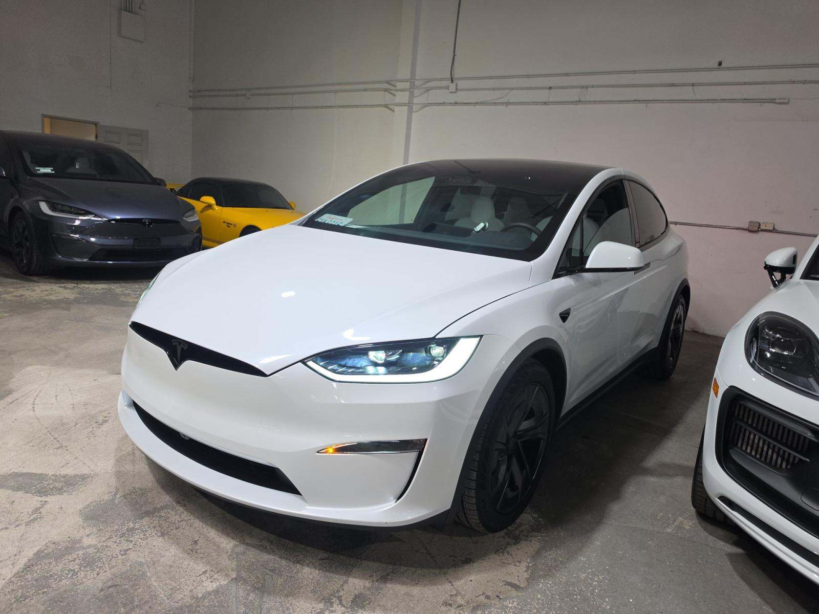 TESLA MODEL X - 1