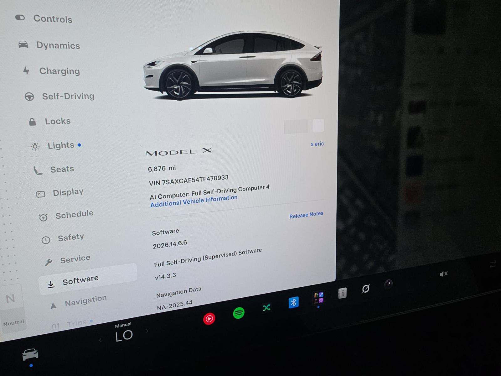 TESLA MODEL X - 9