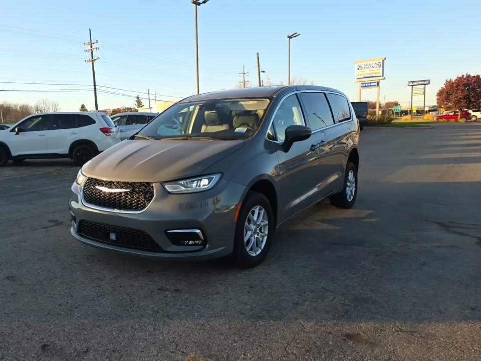 2023 Chrysler Pacifica Touring L FWD