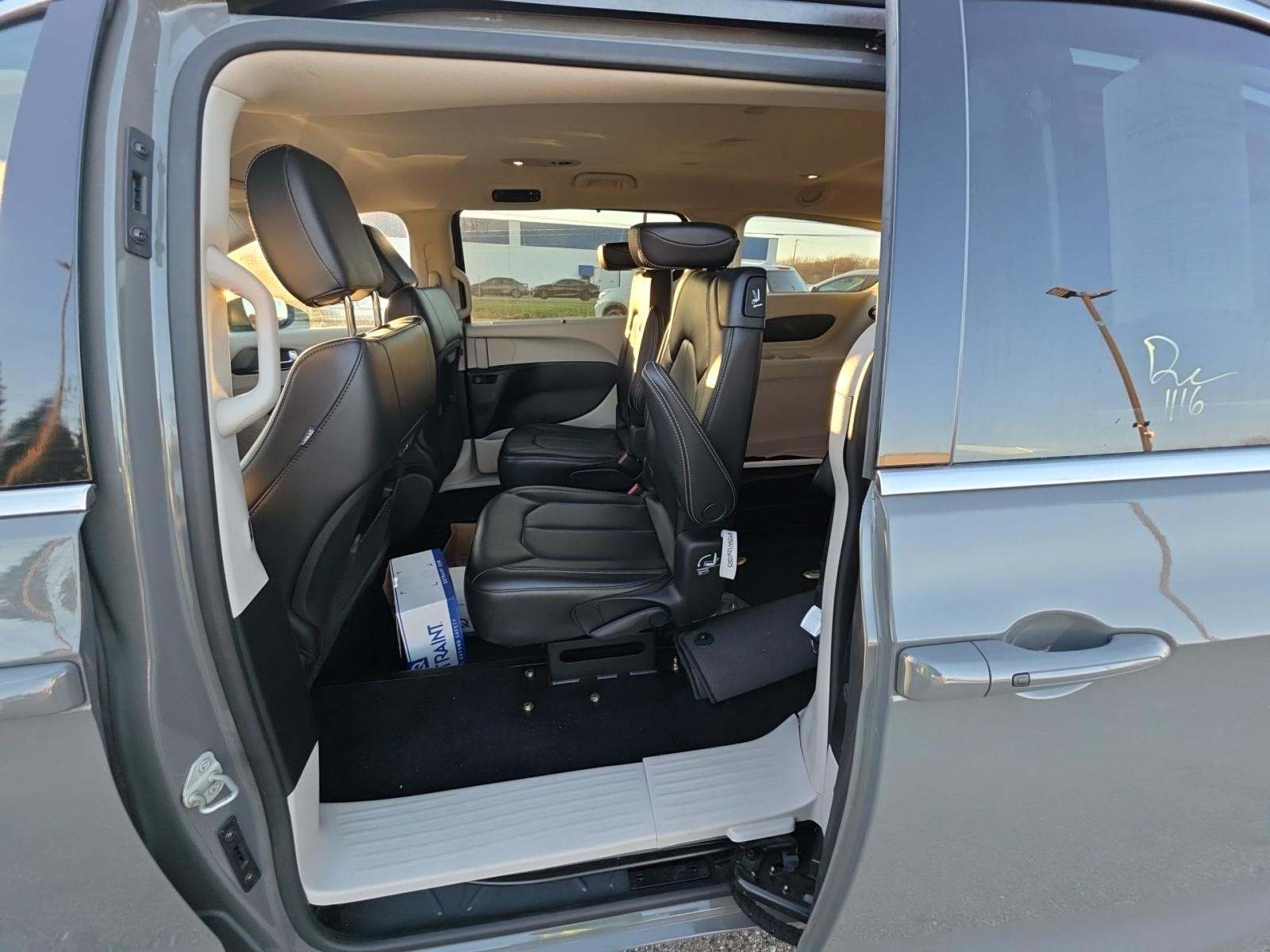 2023 Chrysler Pacifica Touring L FWD