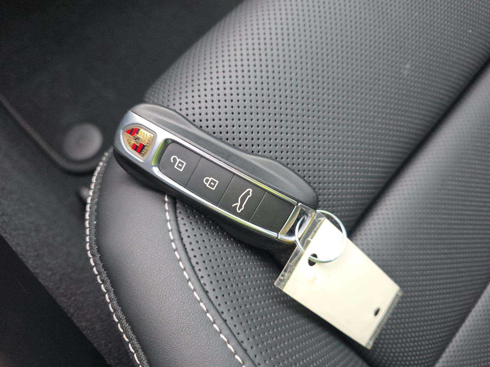 2025 Porsche 911 Carrera RWD